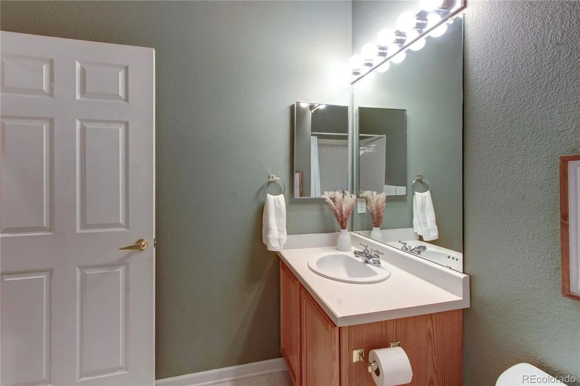 Property Slideshow image 31 of 34 | 2860 w riverwalk cir b, Littleton, CO, 80123