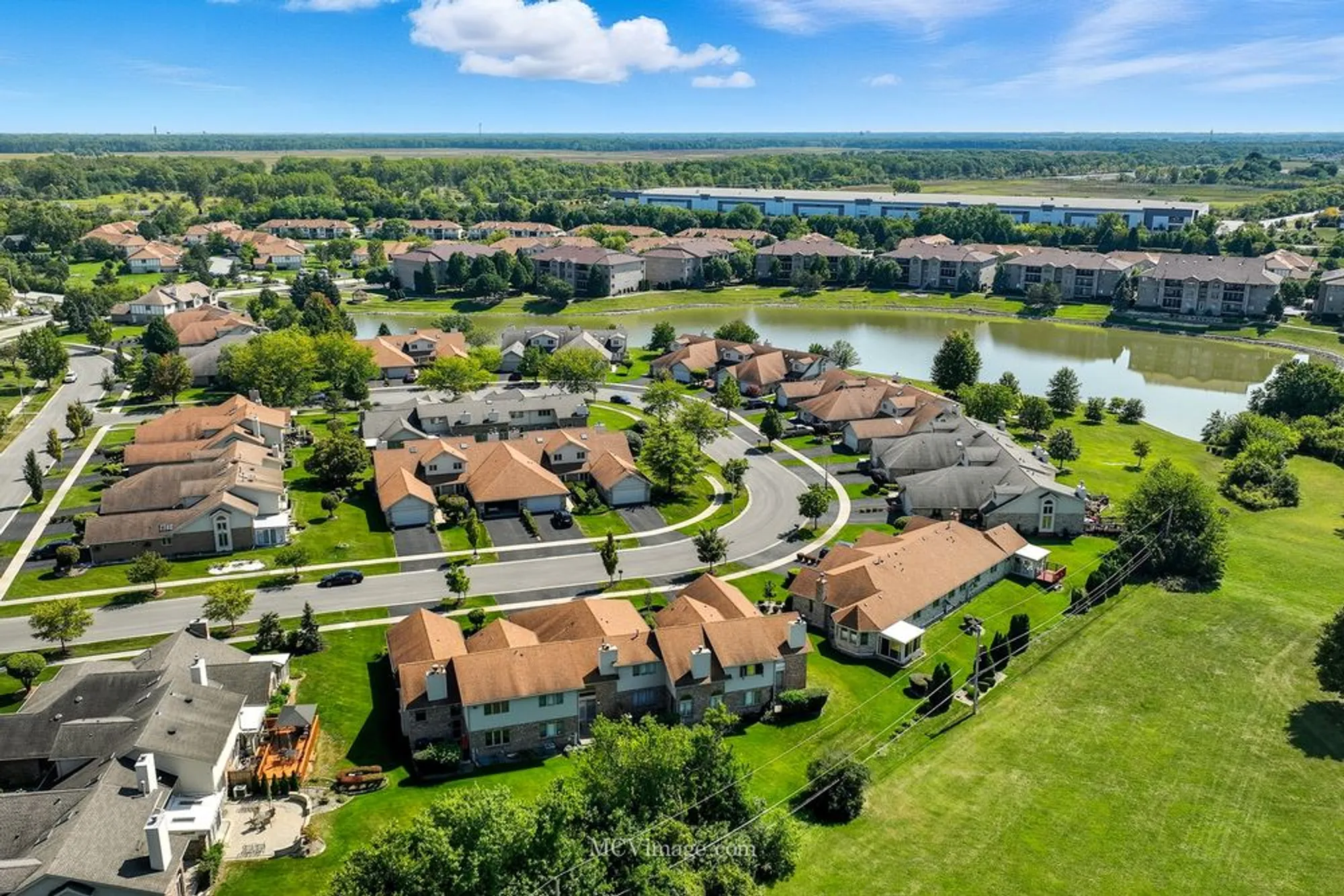 Property Slideshow image 23 of 25 | 18434 lakeview cir, Tinley Park, IL, 60477