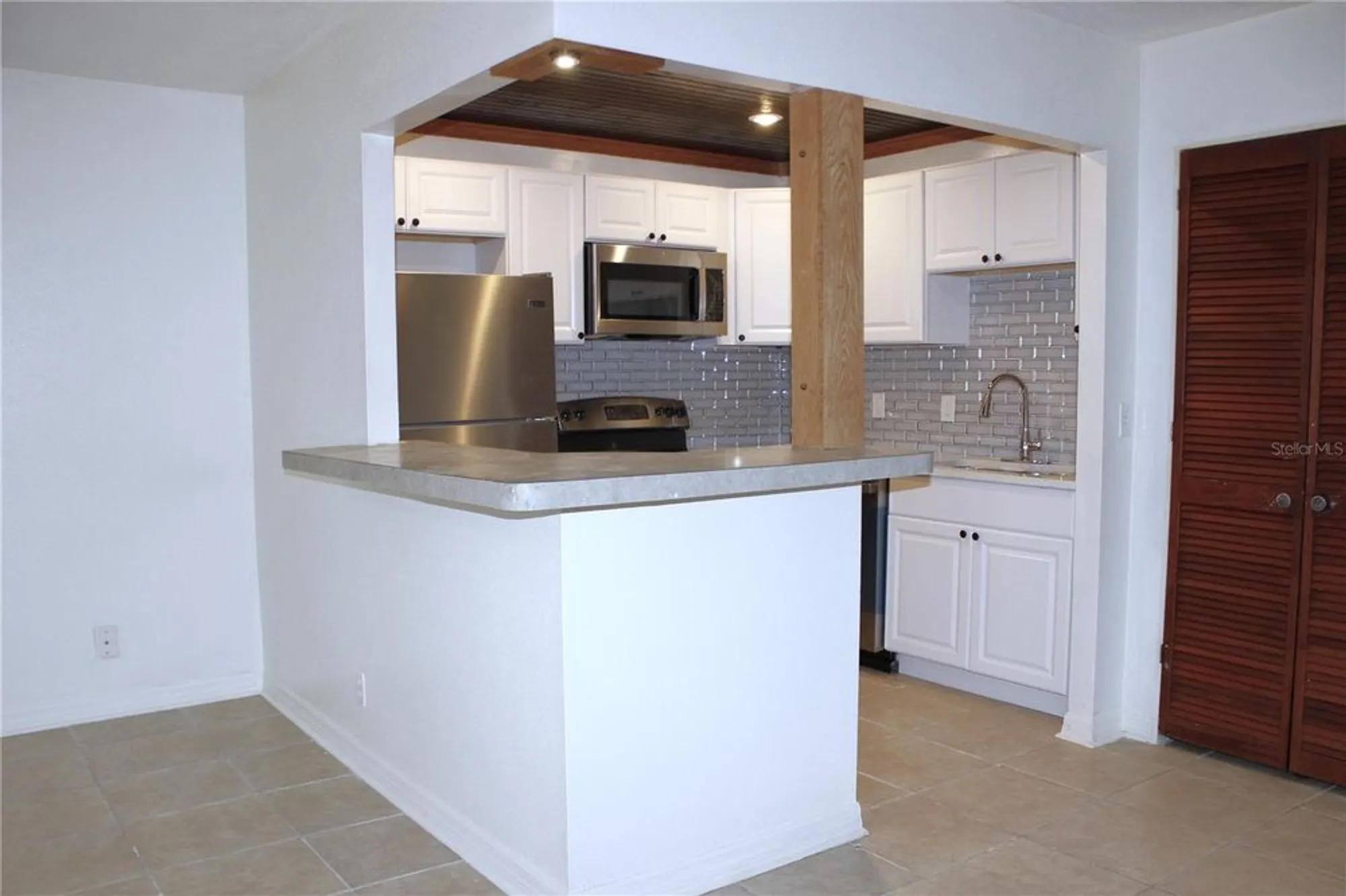 Property Slideshow image 8 of 40 | 101 cambridge trl apt 194, Sun City Center, FL, 33573