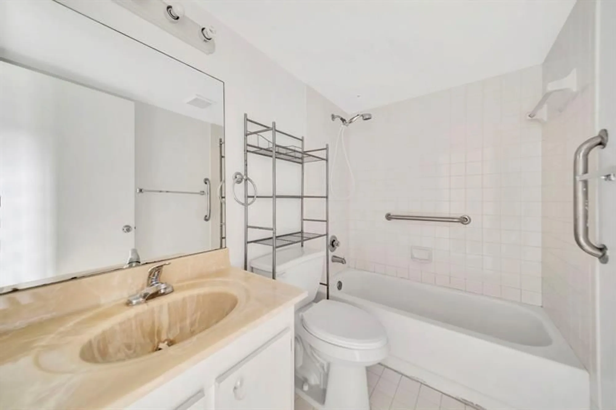 Property Slideshow image 35 of 56 | 13250 sw 7th ct apt 402l, Pembroke Pines, FL, 33027