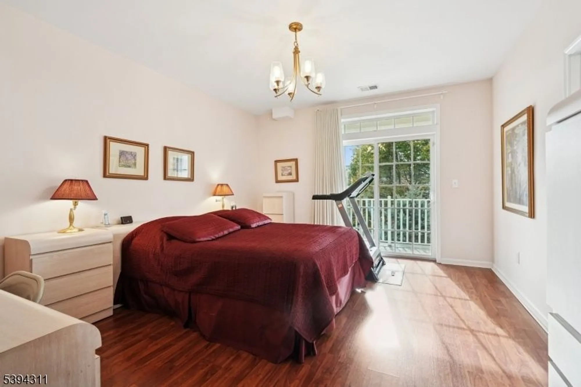 Property Slideshow image 19 of 38 | 806 holly ln, Cedar Grove, NJ, 07009