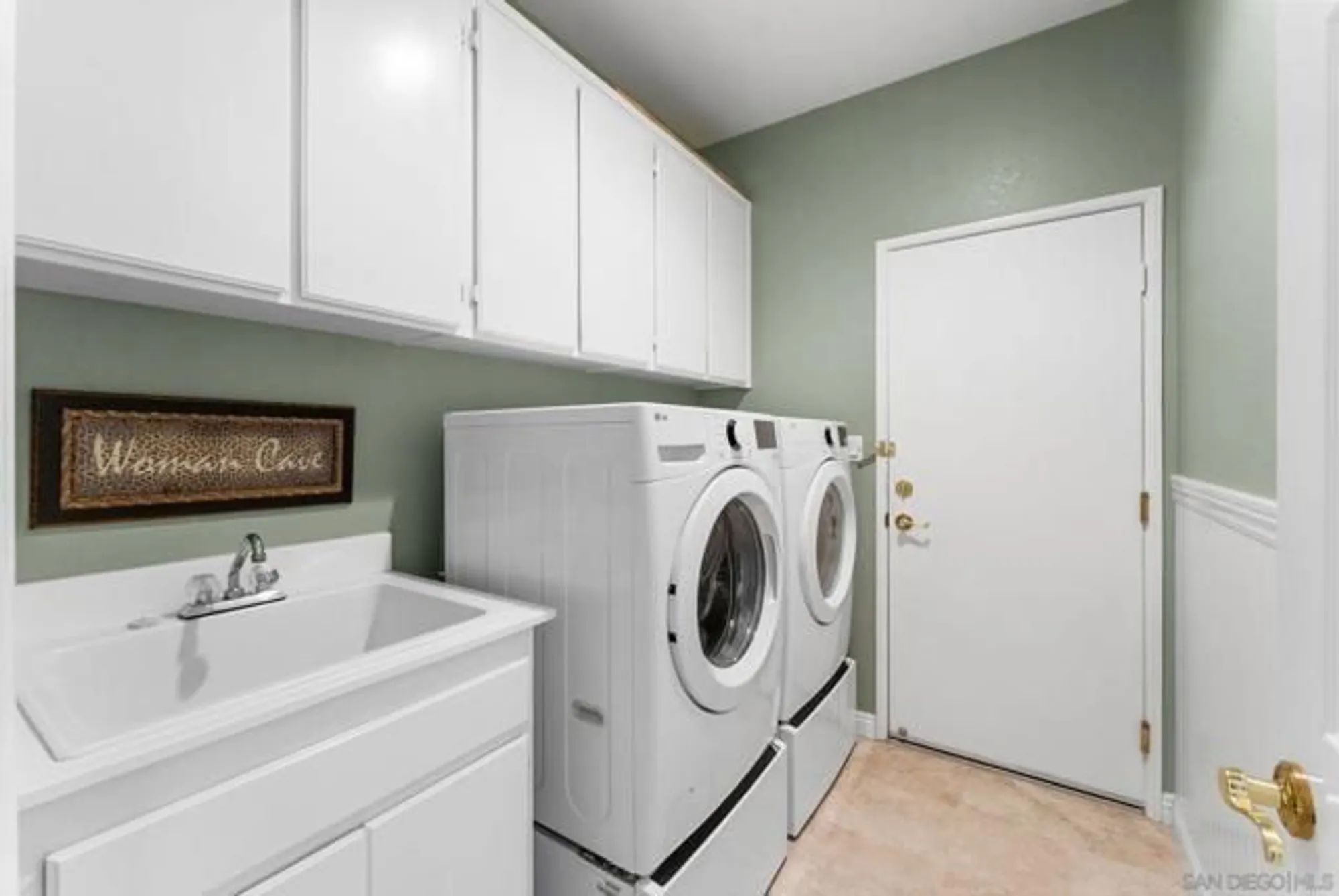 Property Slideshow image 24 of 49 | 40222 colony dr, Murrieta, CA, 92562