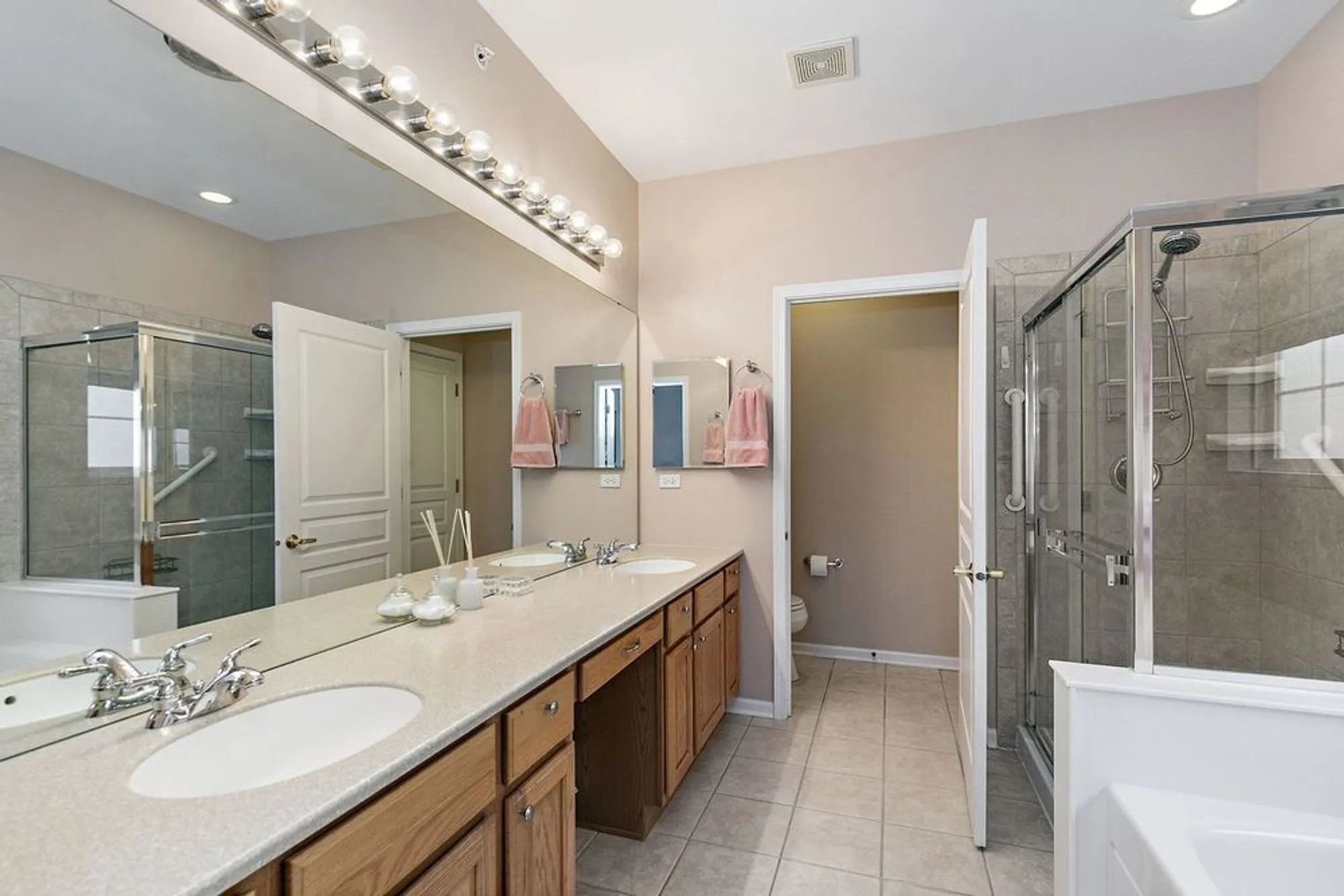 Property Slideshow image 16 of 24 | 13515 ivy dr, Huntley, IL, 60142