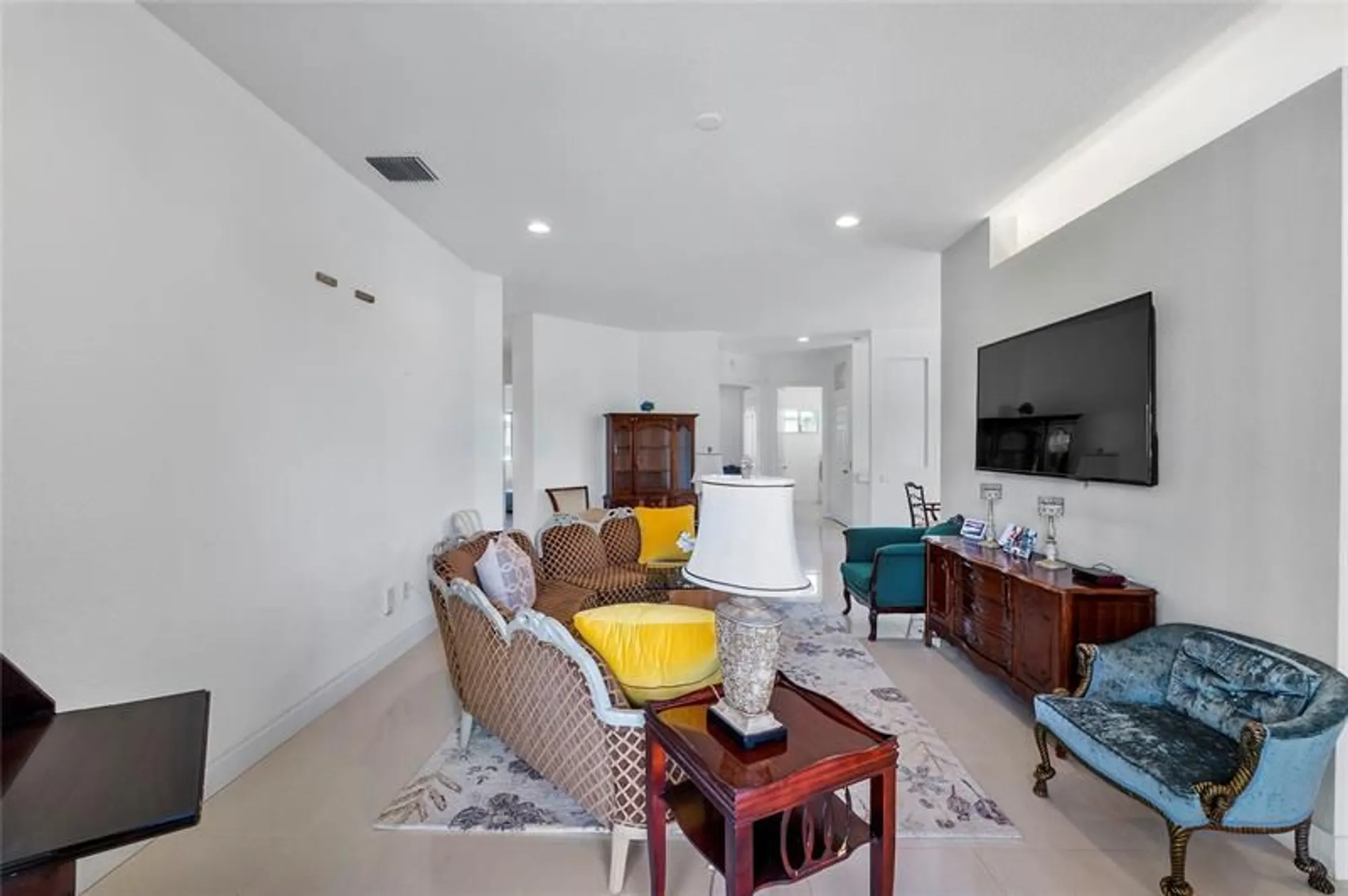 Property Slideshow image 10 of 36 | 7940 exeter cir 201, Tamarac, FL, 33321