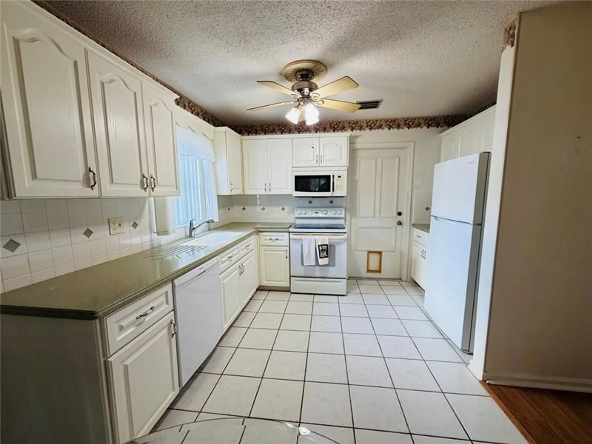 Property Slideshow image 11 of 29 | 7013 nw 107th ave, Tamarac, FL, 33321
