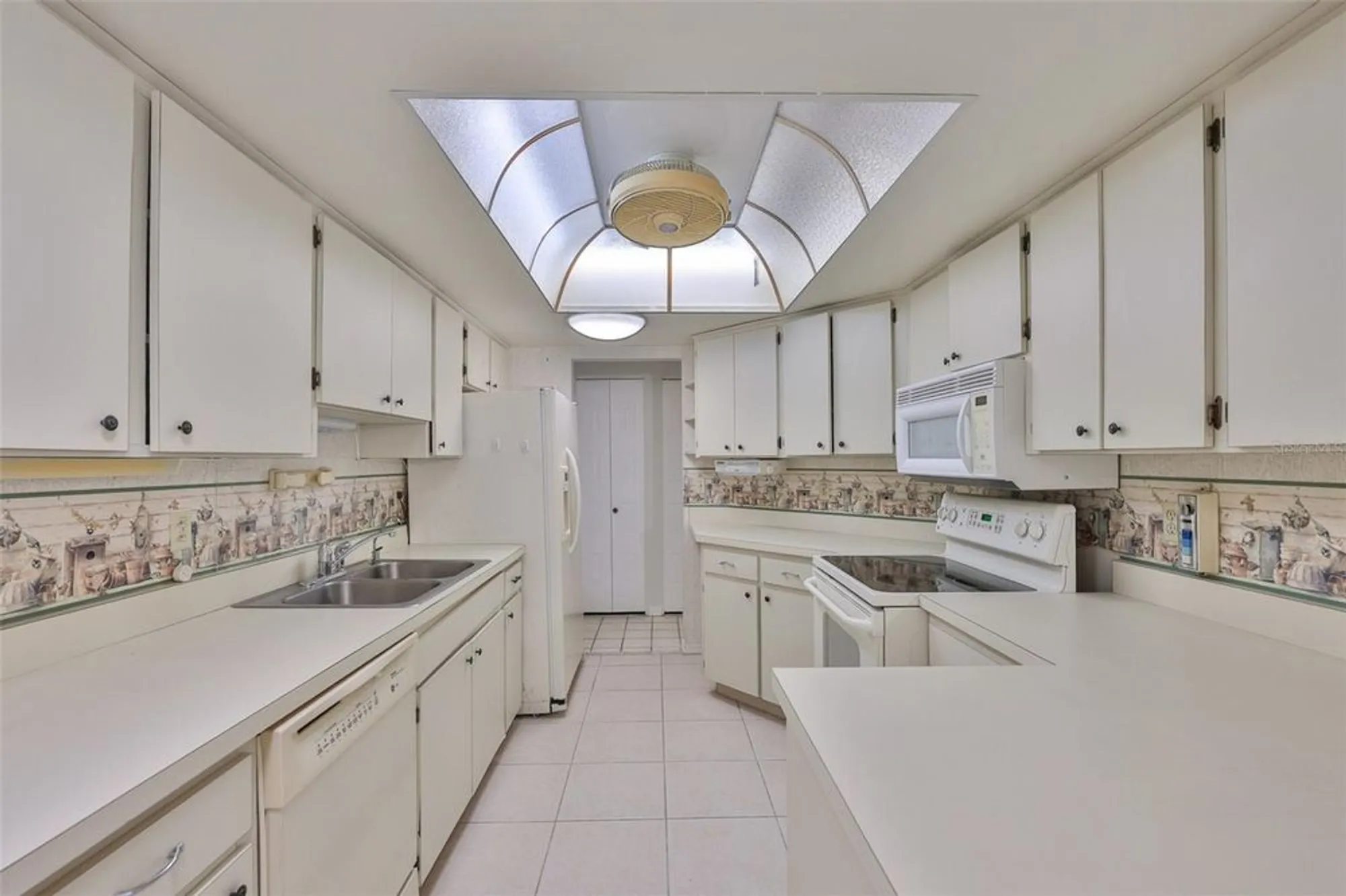 Property Slideshow image 16 of 45 | 2026 hawkhurst cir, Sun City Center, FL, 33573