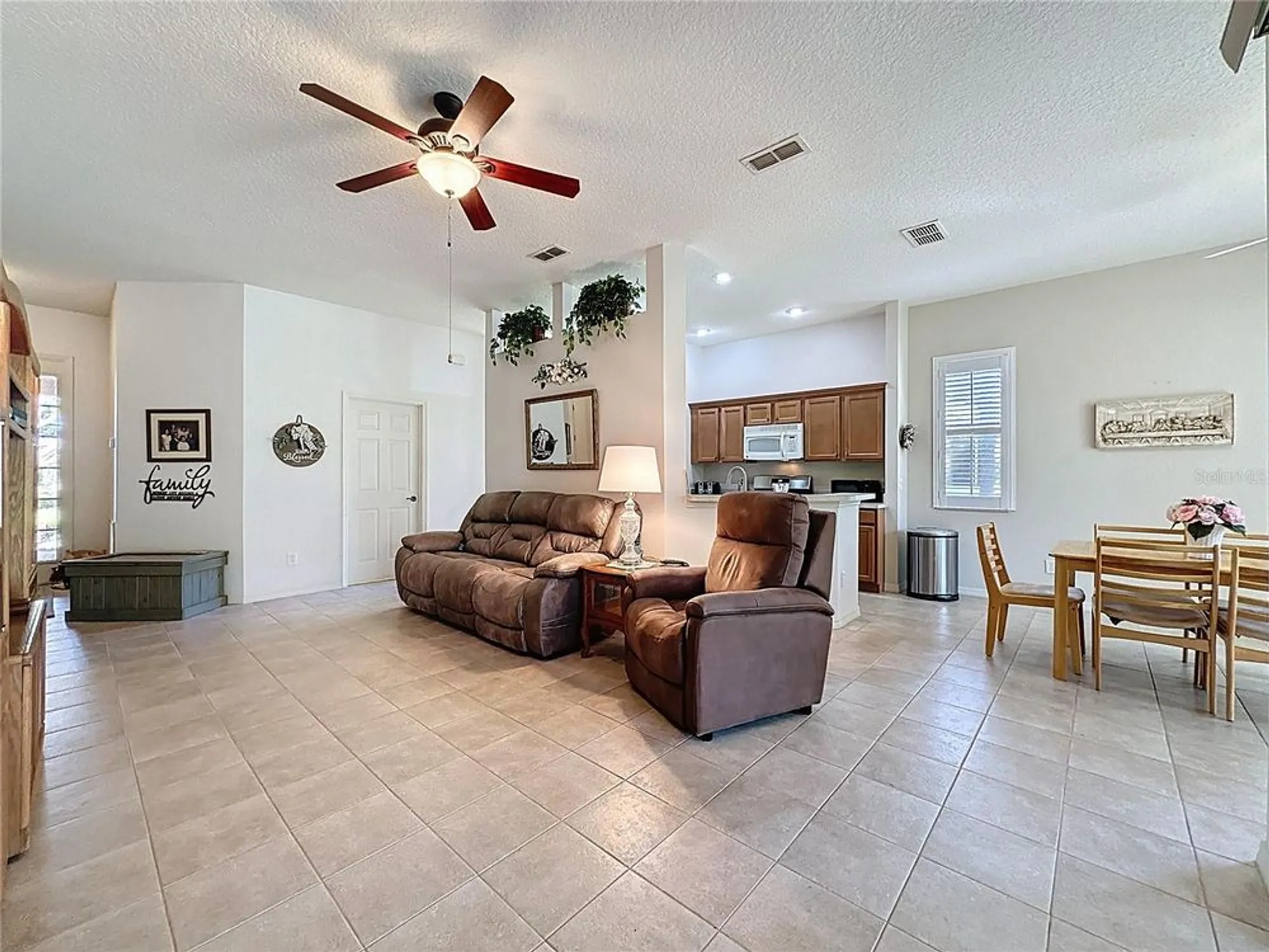 Property Slideshow image 12 of 51 | 120 crepe myrtle dr, Groveland, FL, 34736