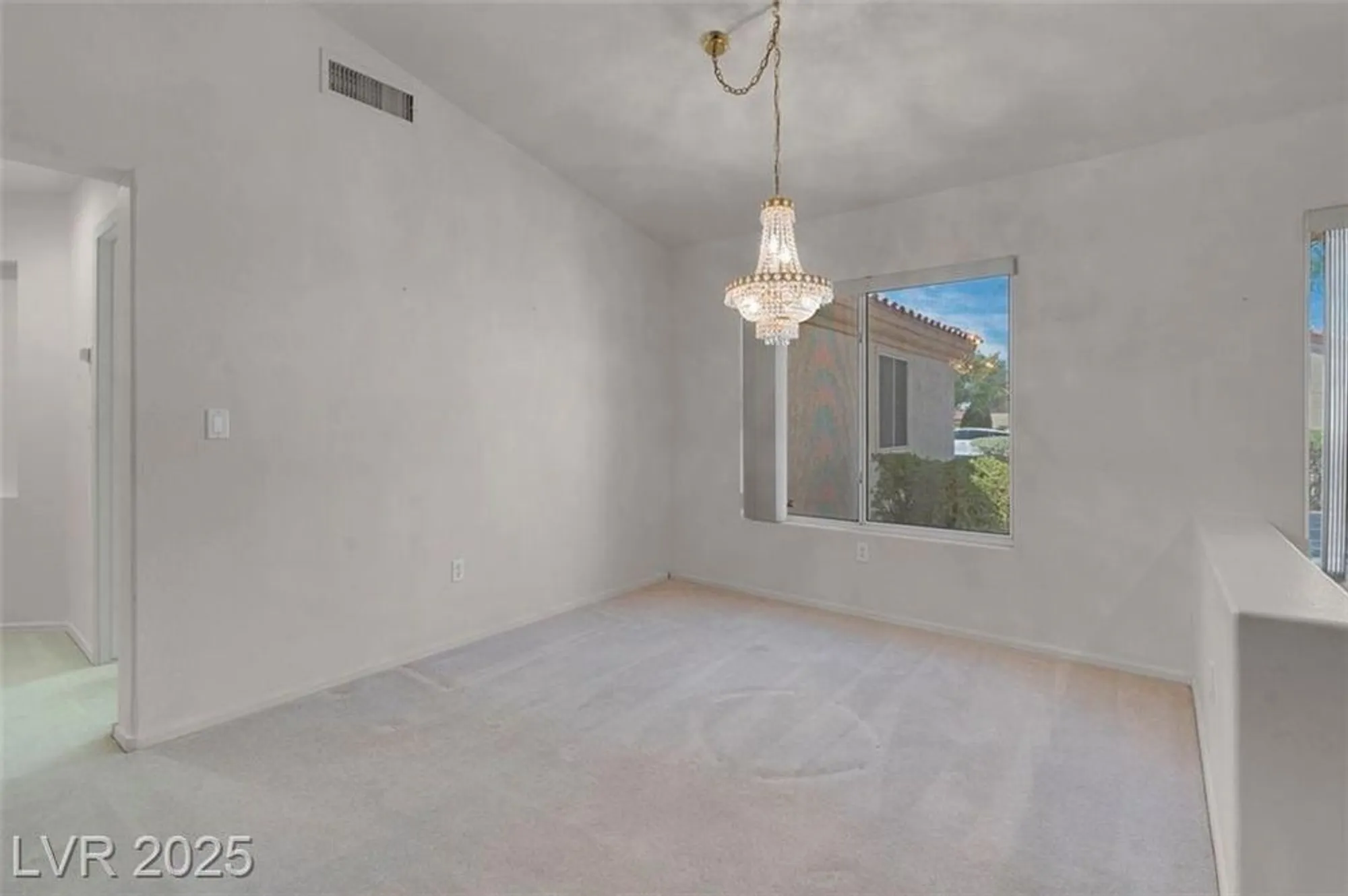 Property Slideshow image 7 of 38 | 10013 cresent creek dr, Las Vegas, NV, 89134