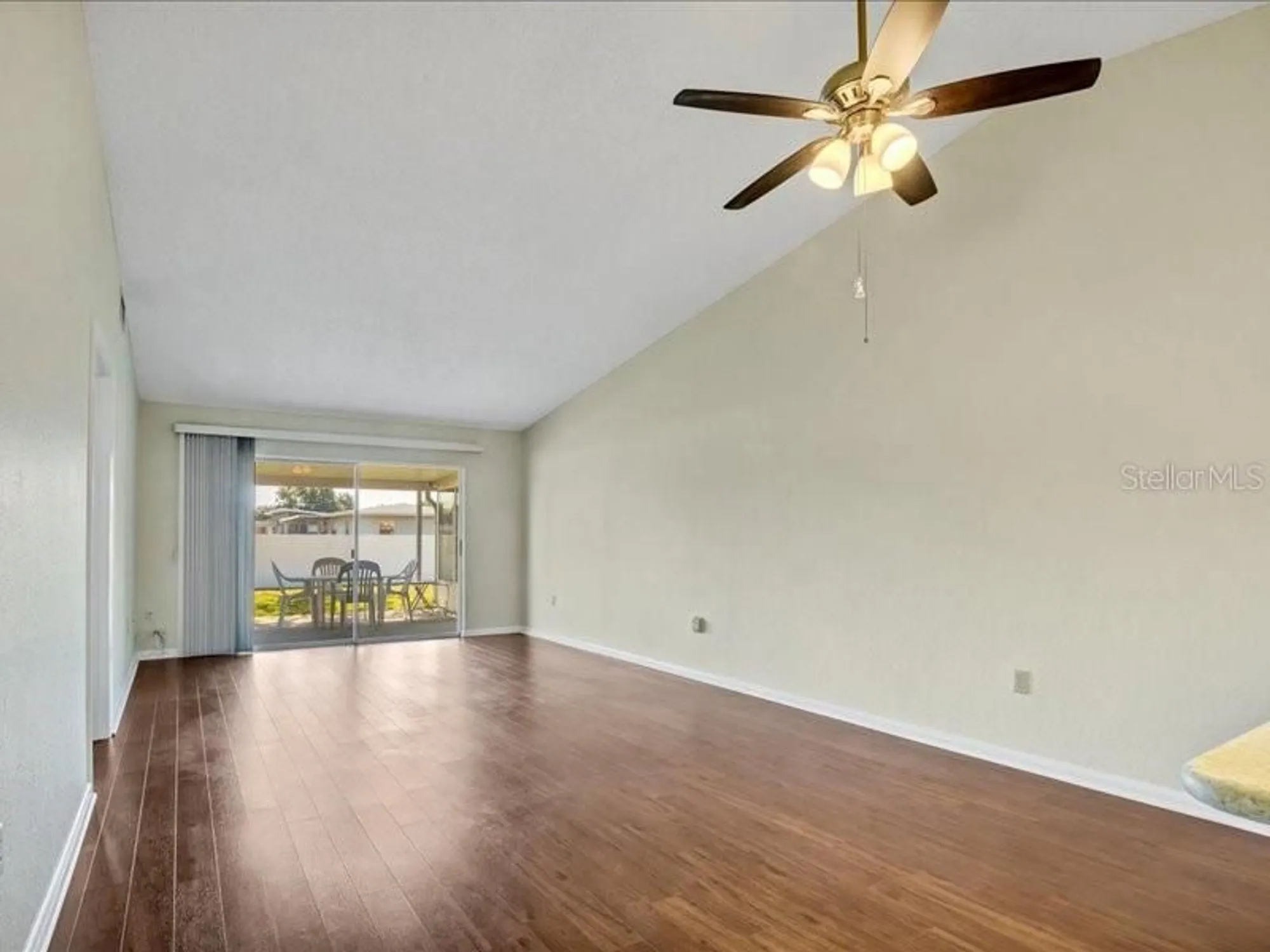 Property Slideshow image 4 of 36 | 1585 oakview cir, Winter Haven, FL, 33880