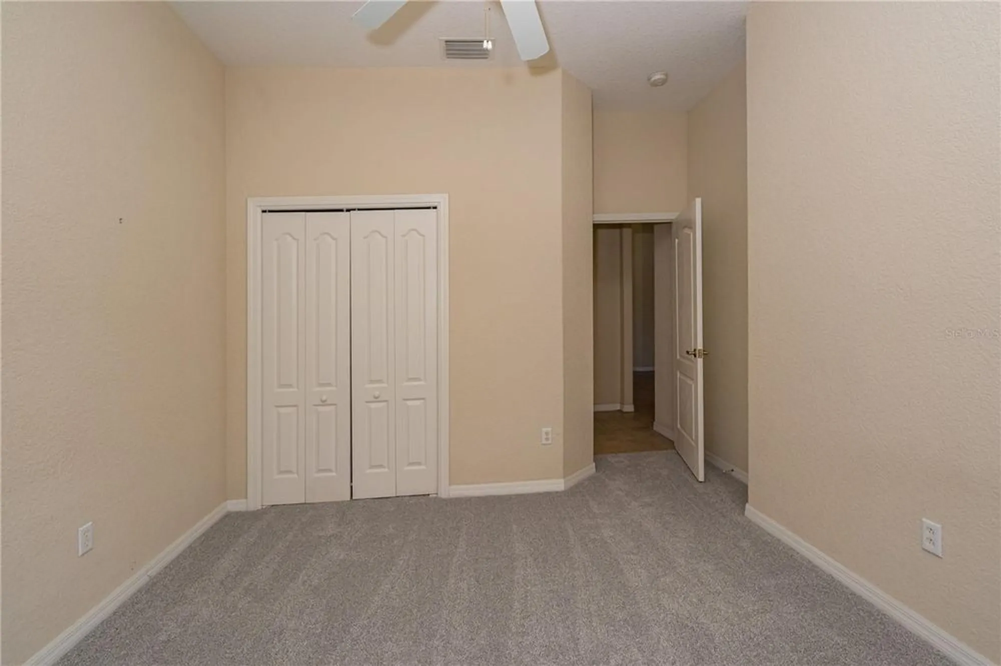 Property Slideshow image 19 of 48 | 1038 emerald dunes dr, Sun City Center, FL, 33573