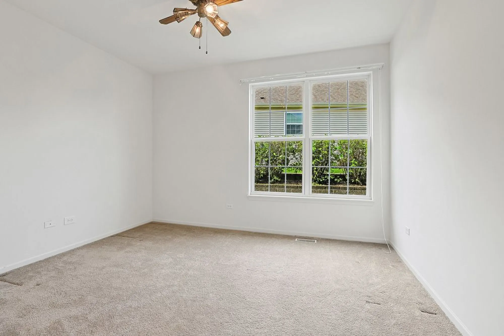 Property Slideshow image 22 of 30 | 13813 roosevelt dr, Huntley, IL, 60142