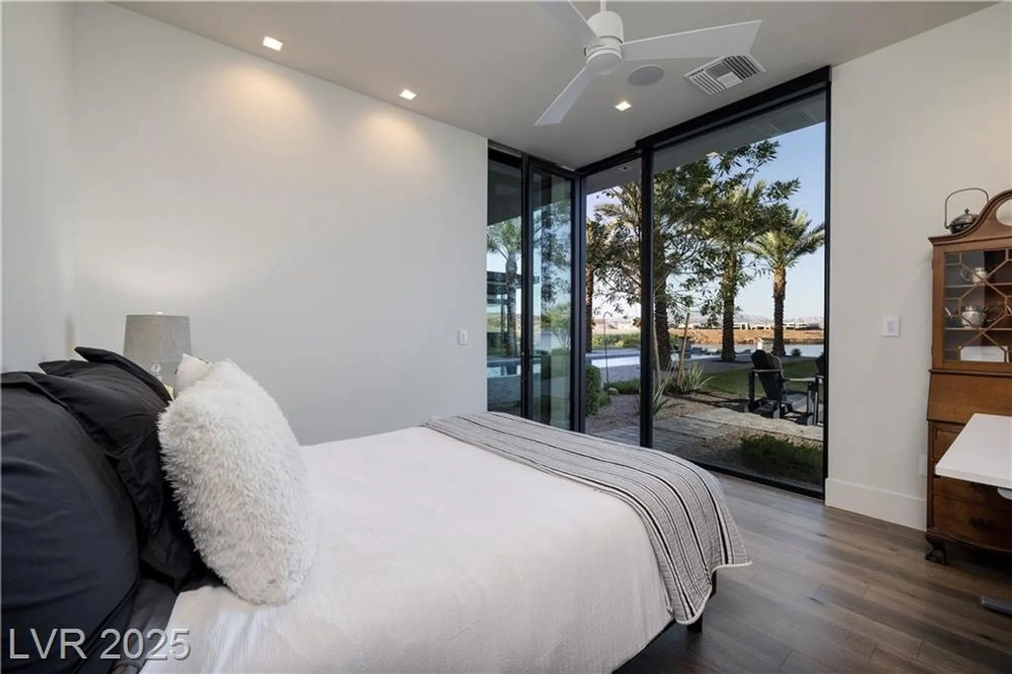 Property Slideshow image 18 of 32 | 10 sunrise beach cir, Henderson, NV, 89011