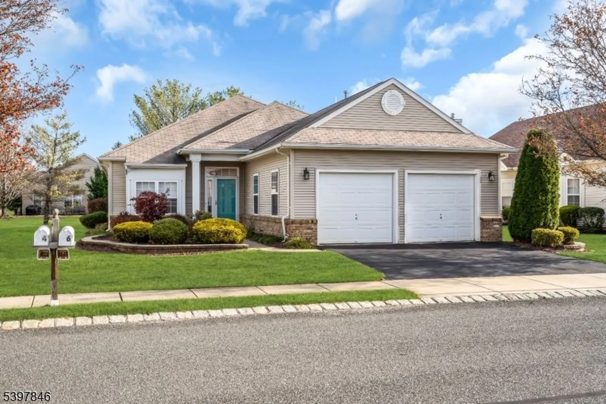 Property Slideshow image 4 of 49 | 6 margaux dr, Manchester Tw, NJ, 08759