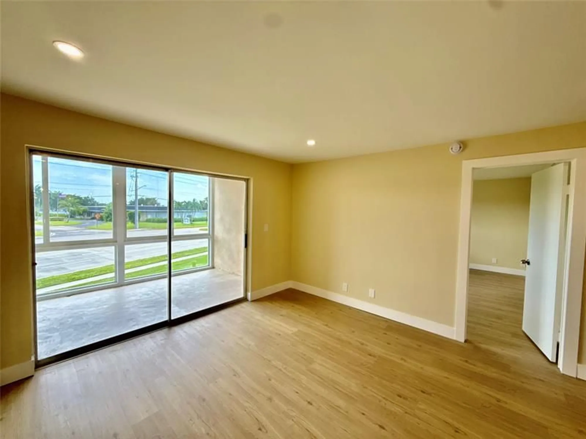 Property Slideshow image 9 of 19 | 7887 golf circle dr 211, Margate, FL, 33063