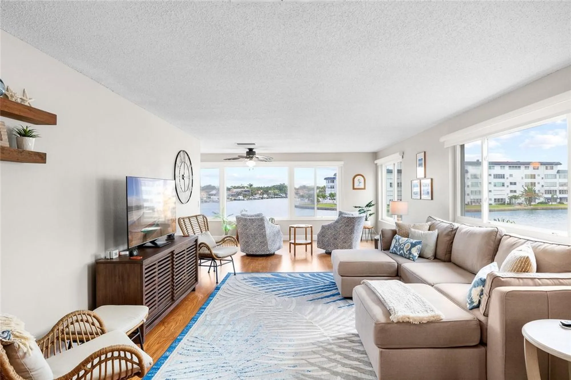 Property Slideshow image 9 of 39 | 6075 shore blvd 215, Gulfport, FL, 33707