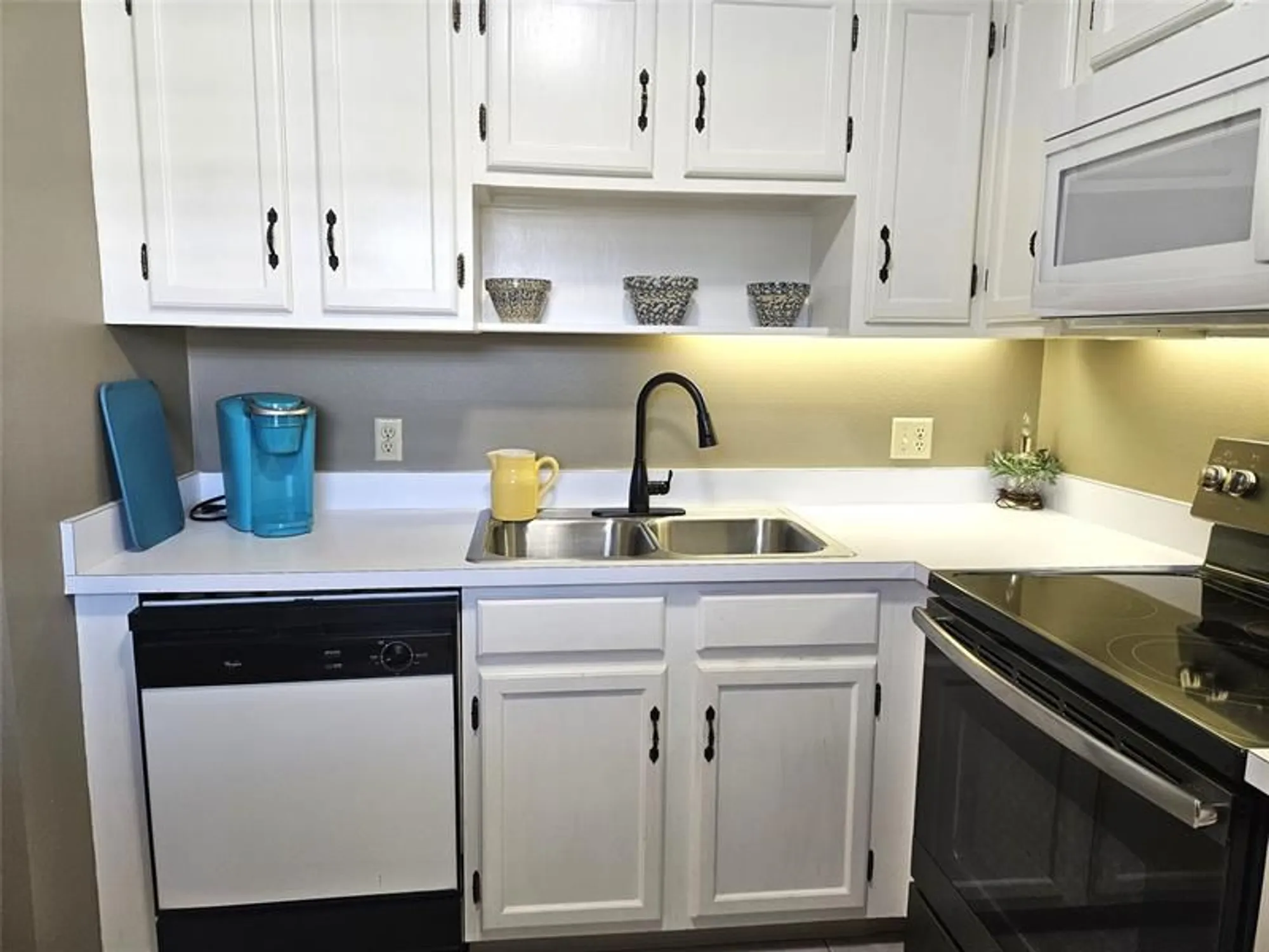 Property Slideshow image 10 of 35 | 15 vista gardens trl apt 206, Vero Beach, FL, 32962