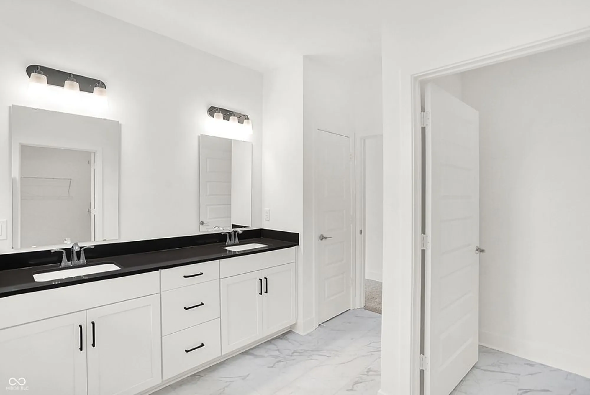 Property Slideshow image 28 of 46 | 5062 foxley park ln, Avon, IN, 46123