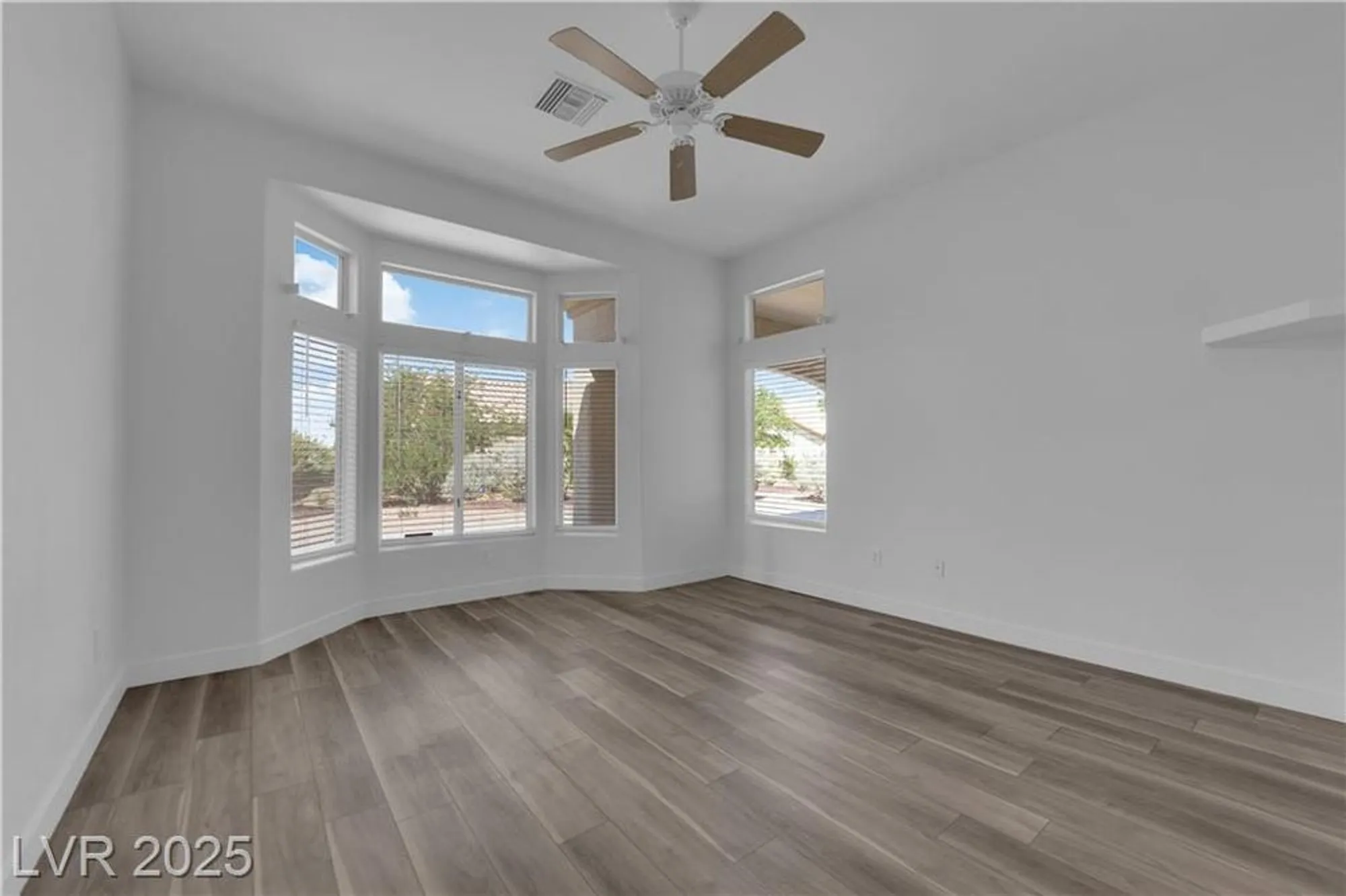 Property Slideshow image 18 of 35 | 10144 hunter springs dr, Las Vegas, NV, 89134