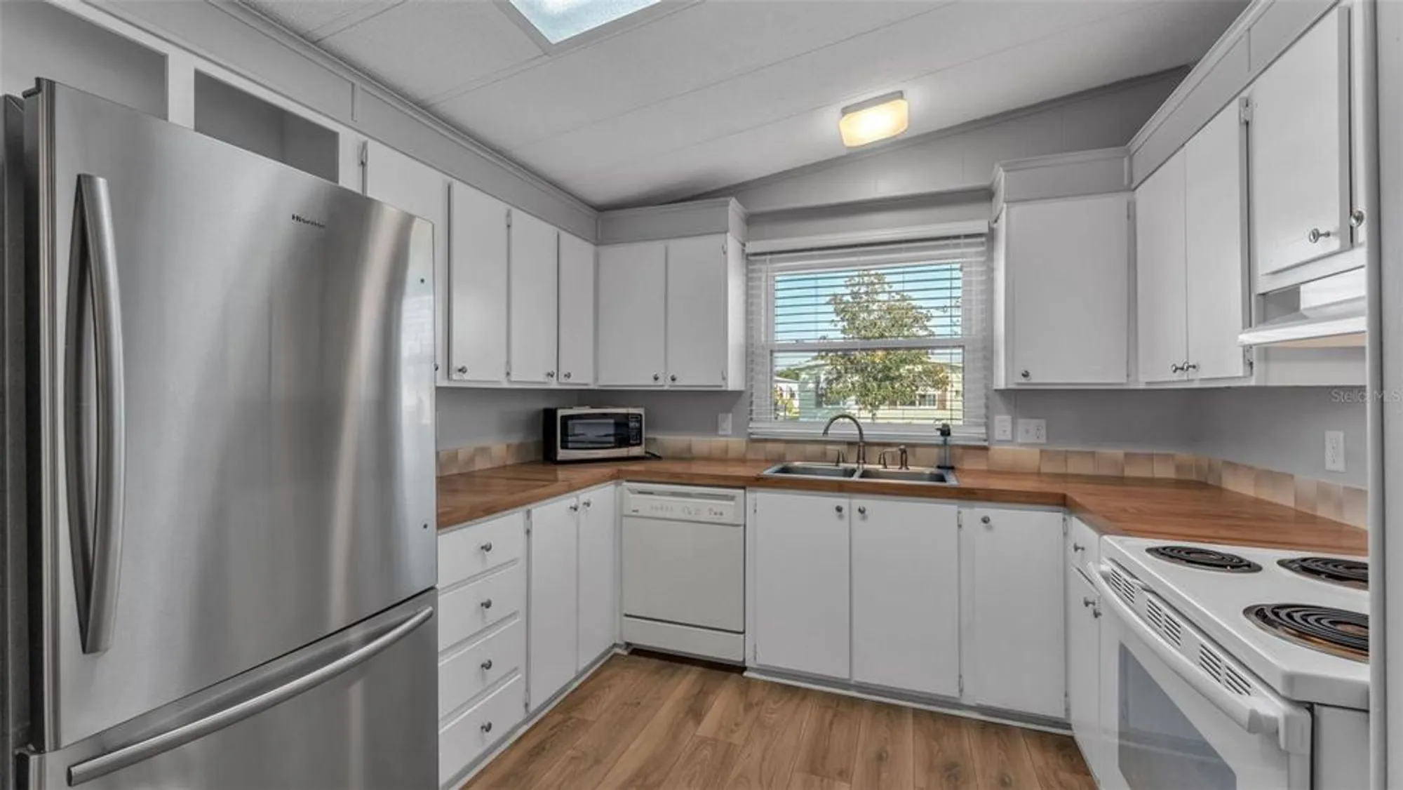 Property Slideshow image 16 of 59 | 5079 lodgewood dr, Lakeland, FL, 33810