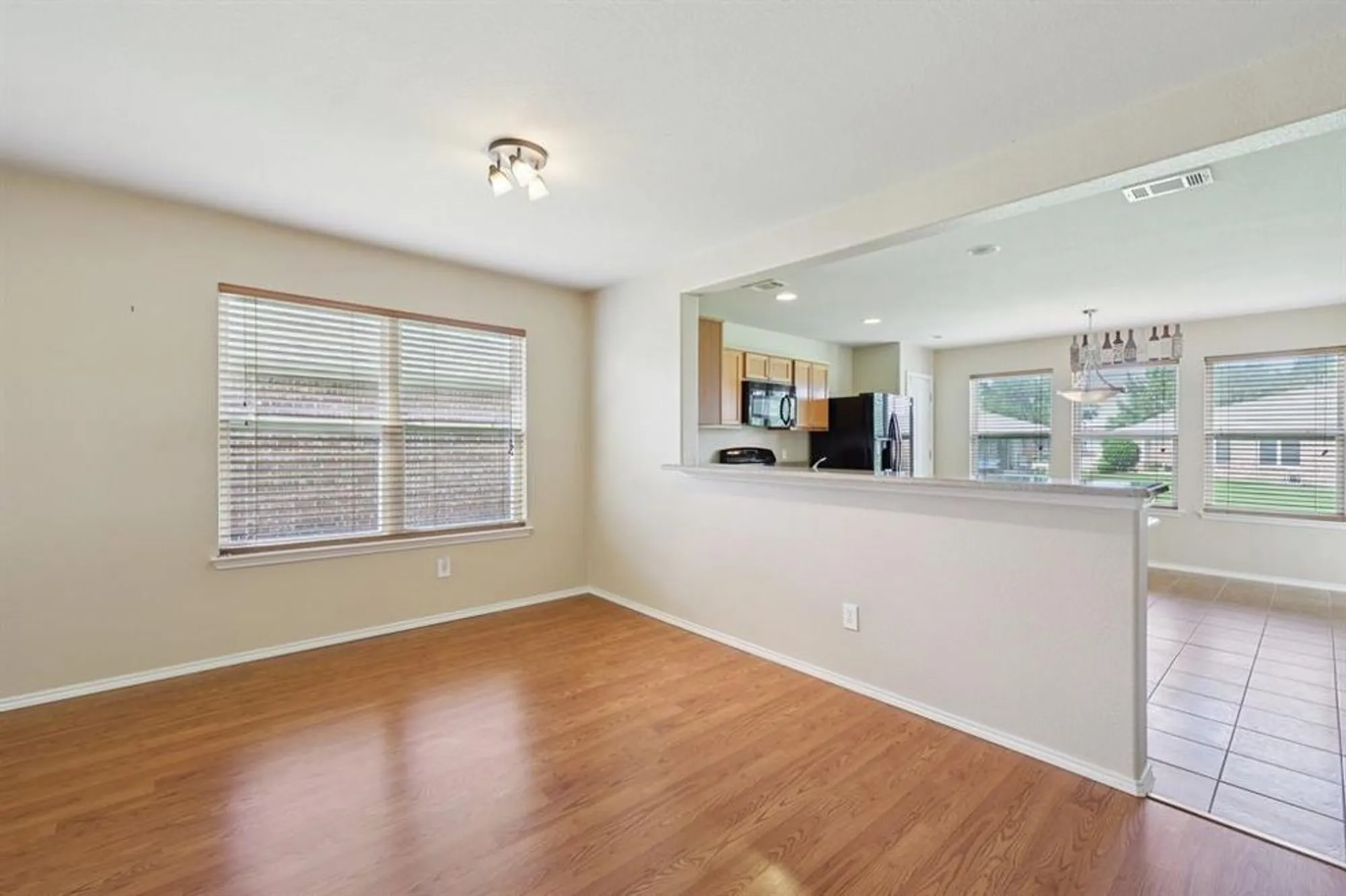 Property Slideshow image 10 of 36 | 7850 estancia dr, Frisco, TX, 75036