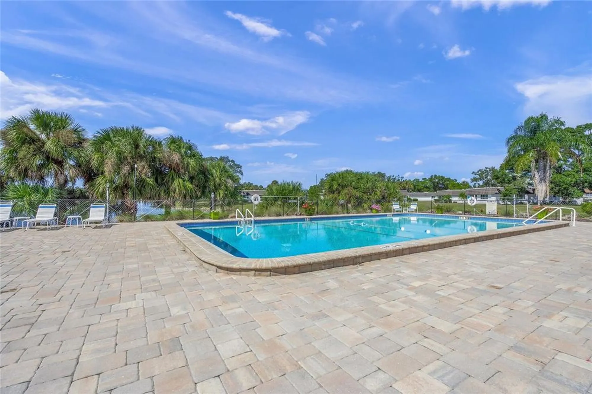 Property Slideshow image 39 of 41 | 1325 glen oaks dr 133, Sarasota, FL, 34232