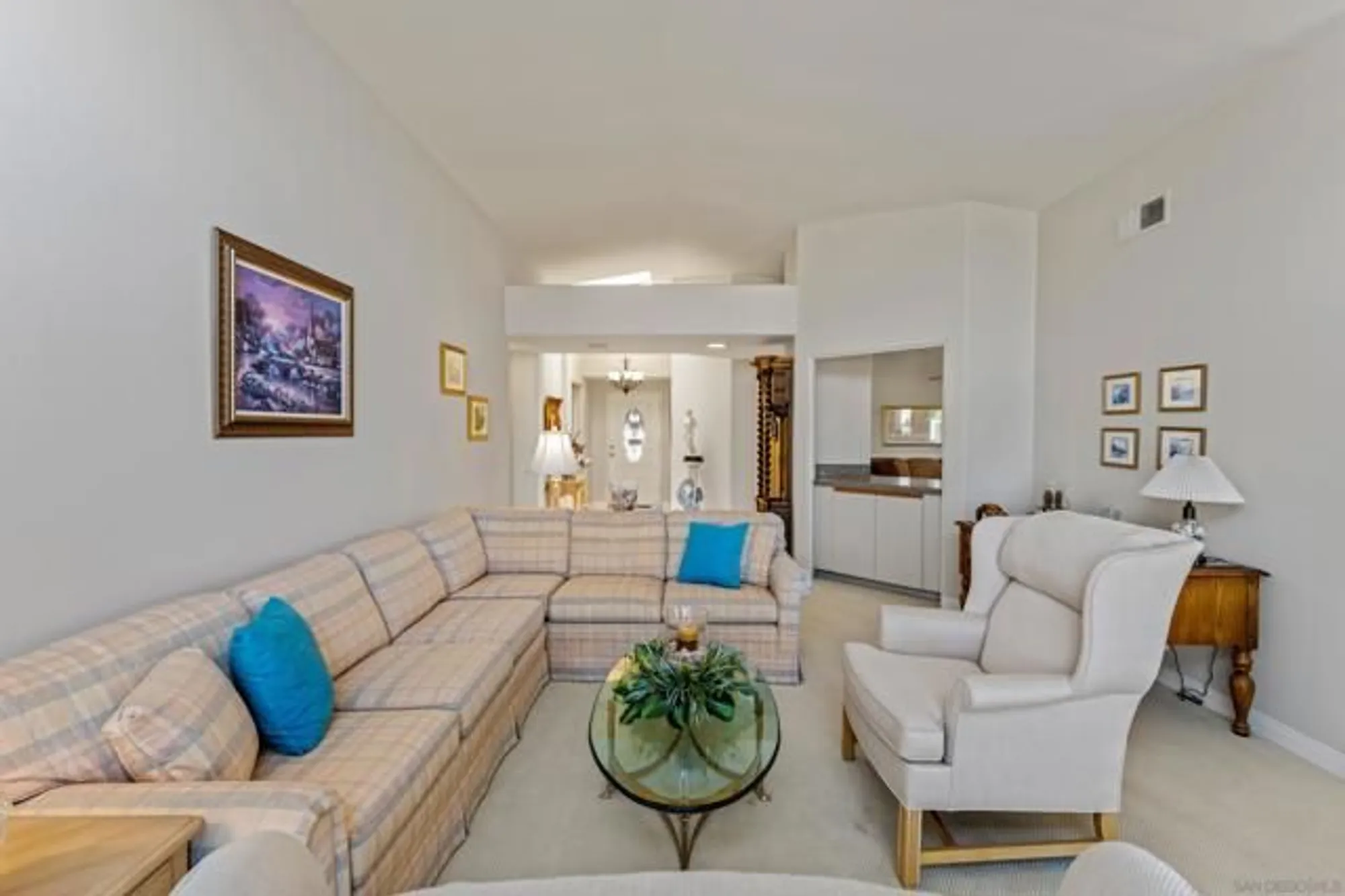 Property Slideshow image 7 of 37 | 18018 calle estepona, San Diego, CA, 92128