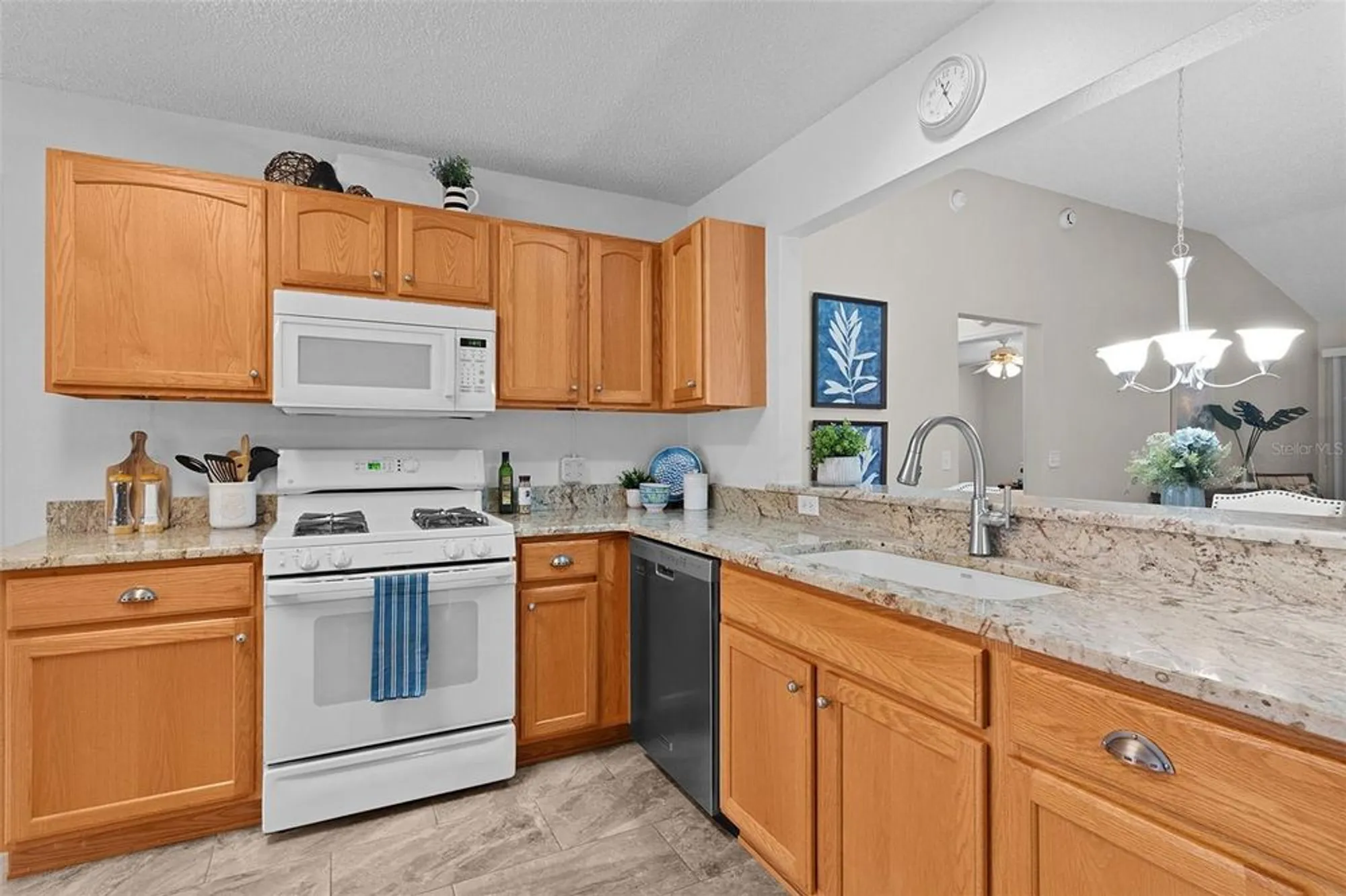 Property Slideshow image 16 of 39 | 17718 se 81st wynstone ave, The Villages, FL, 32162