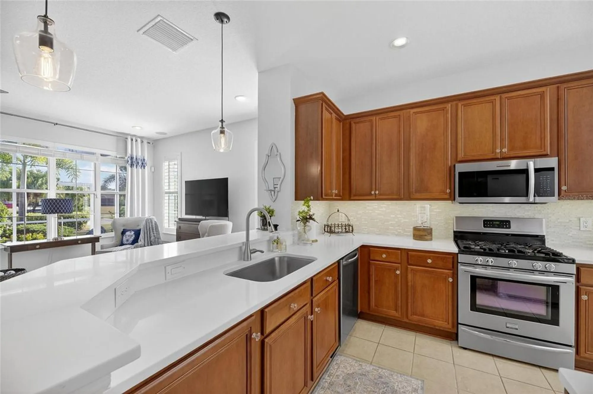 Property Slideshow image 16 of 100 | 5612 golden isles dr, Apollo Beach, FL, 33572