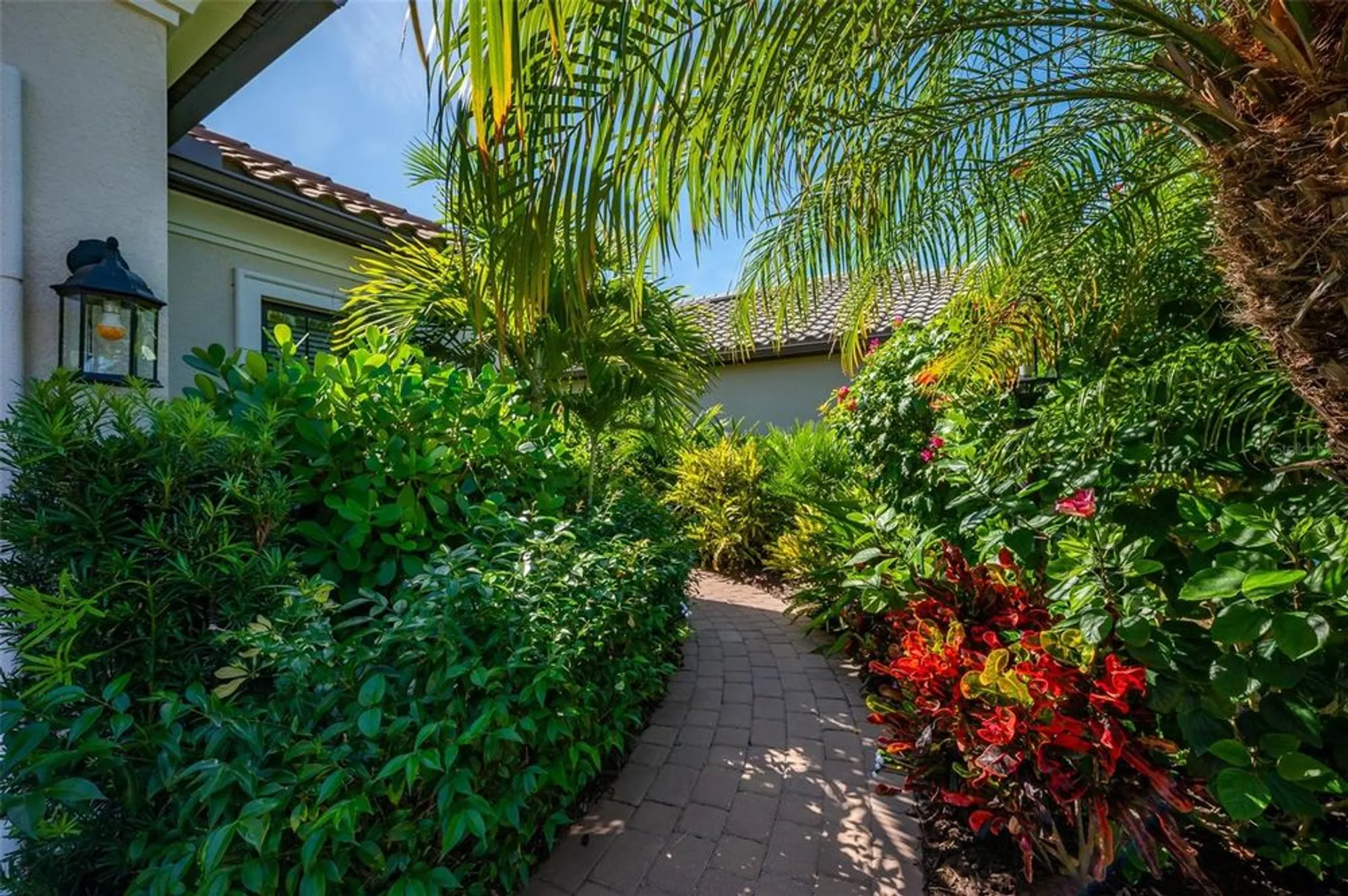 Property Slideshow image 4 of 99 | 5451 lago maggio st, Sarasota, FL, 34238