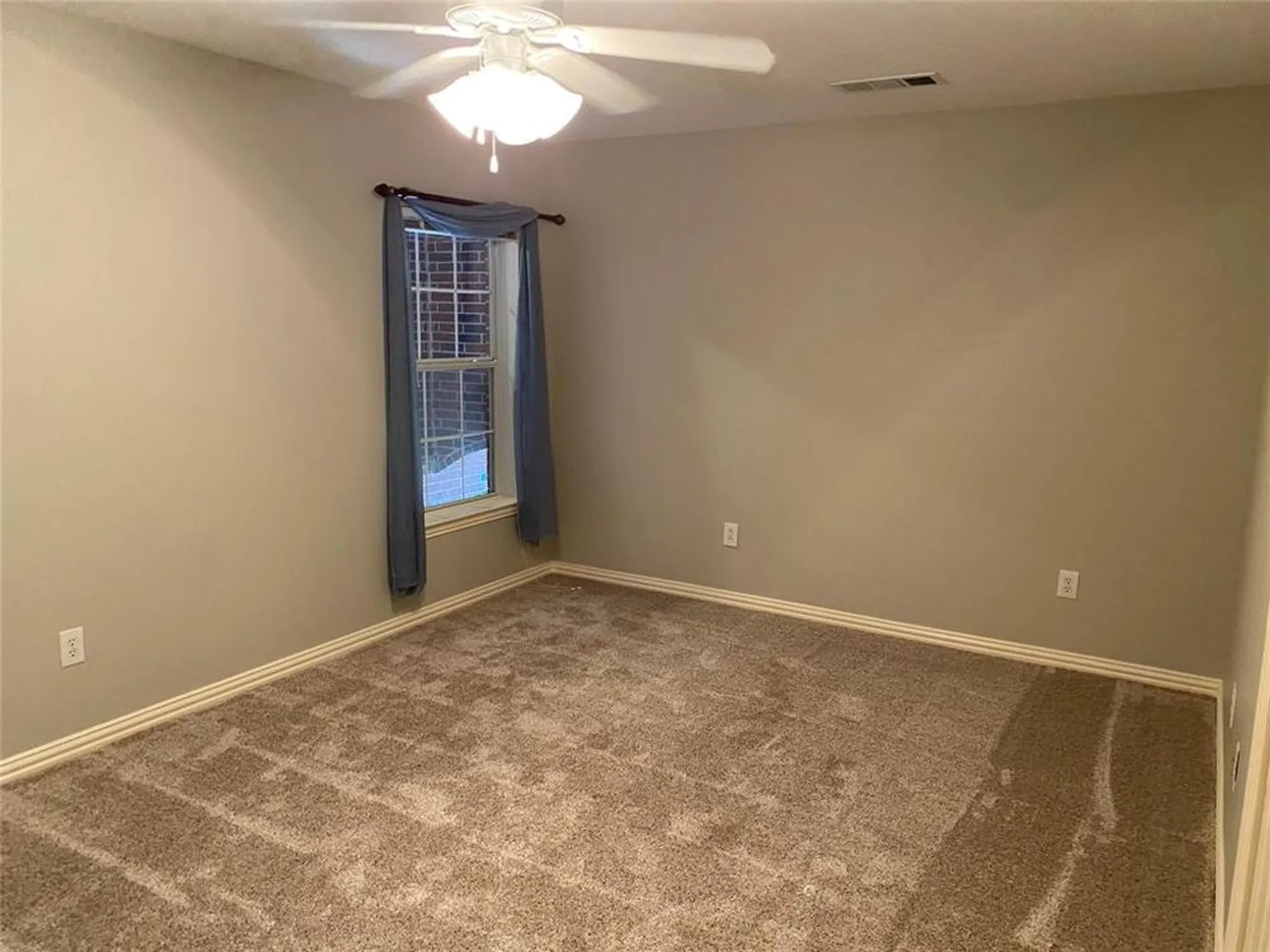 Property Slideshow image 18 of 24 | 9909 grandview dr, Denton, TX, 76207