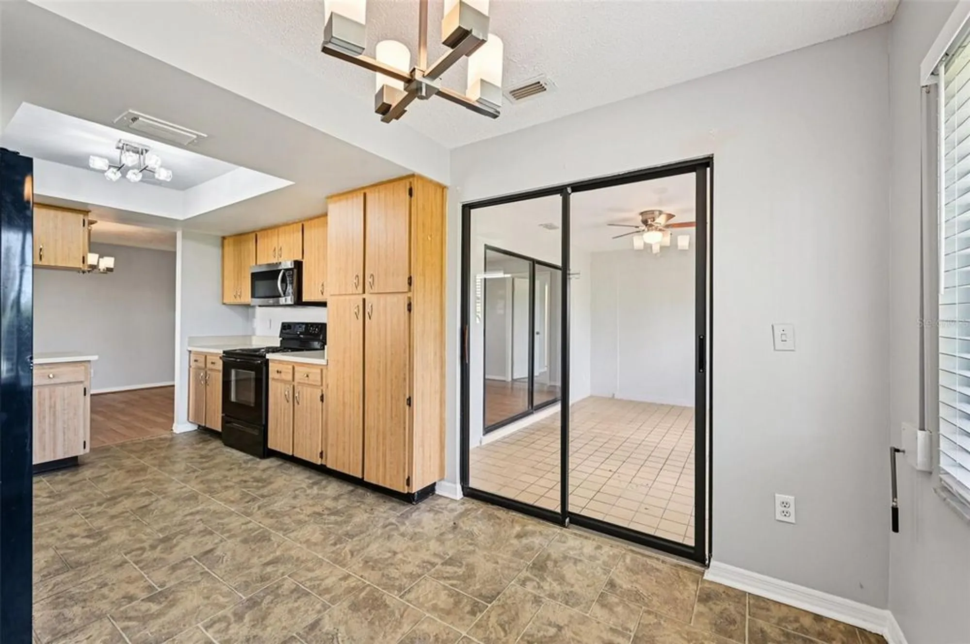 Property Slideshow image 15 of 55 | 2421 lancaster dr, Sun City Center, FL, 33573