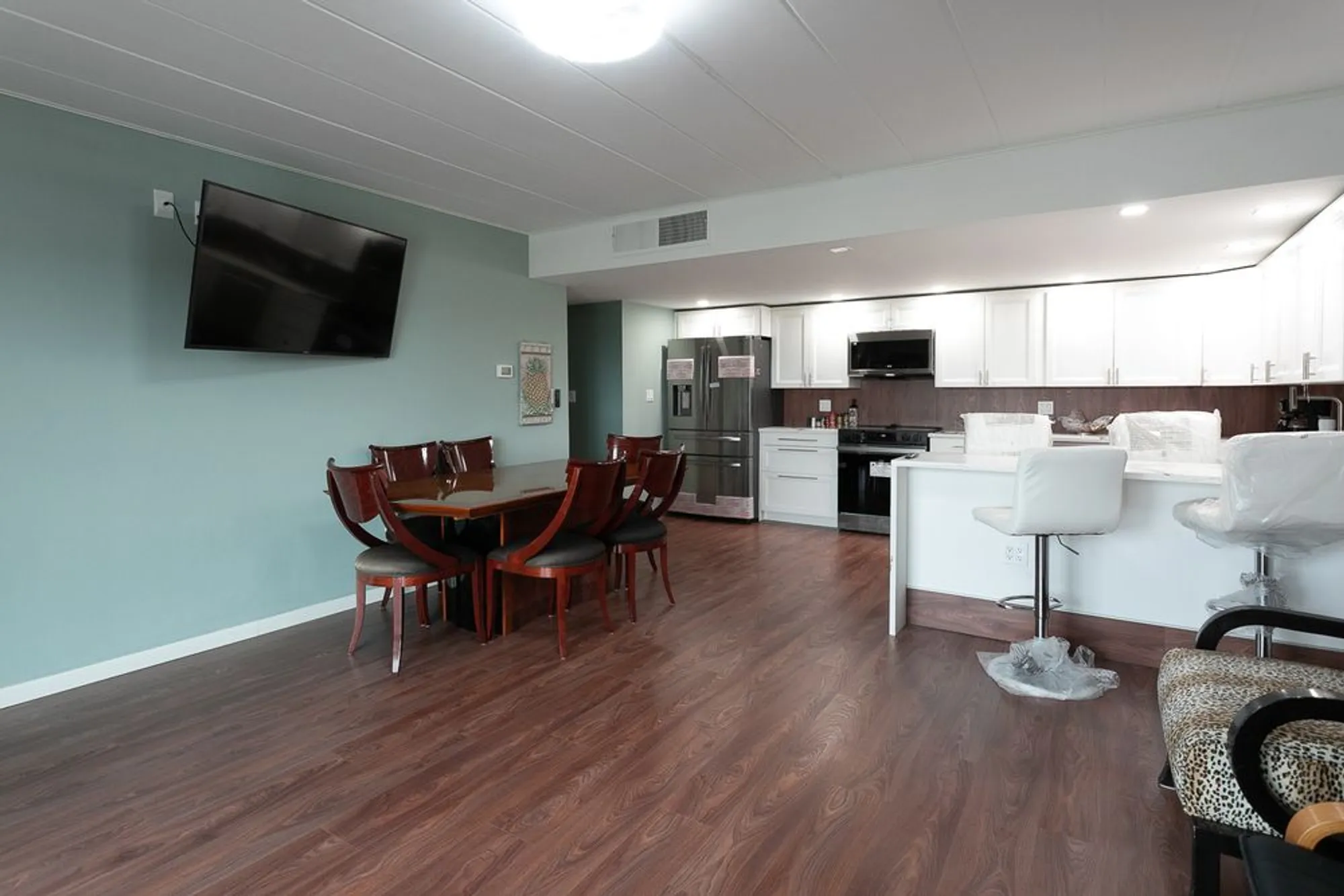 Property Slideshow image 29 of 32 | 2900 maple ave 19e, Downers Grove, IL, 60515