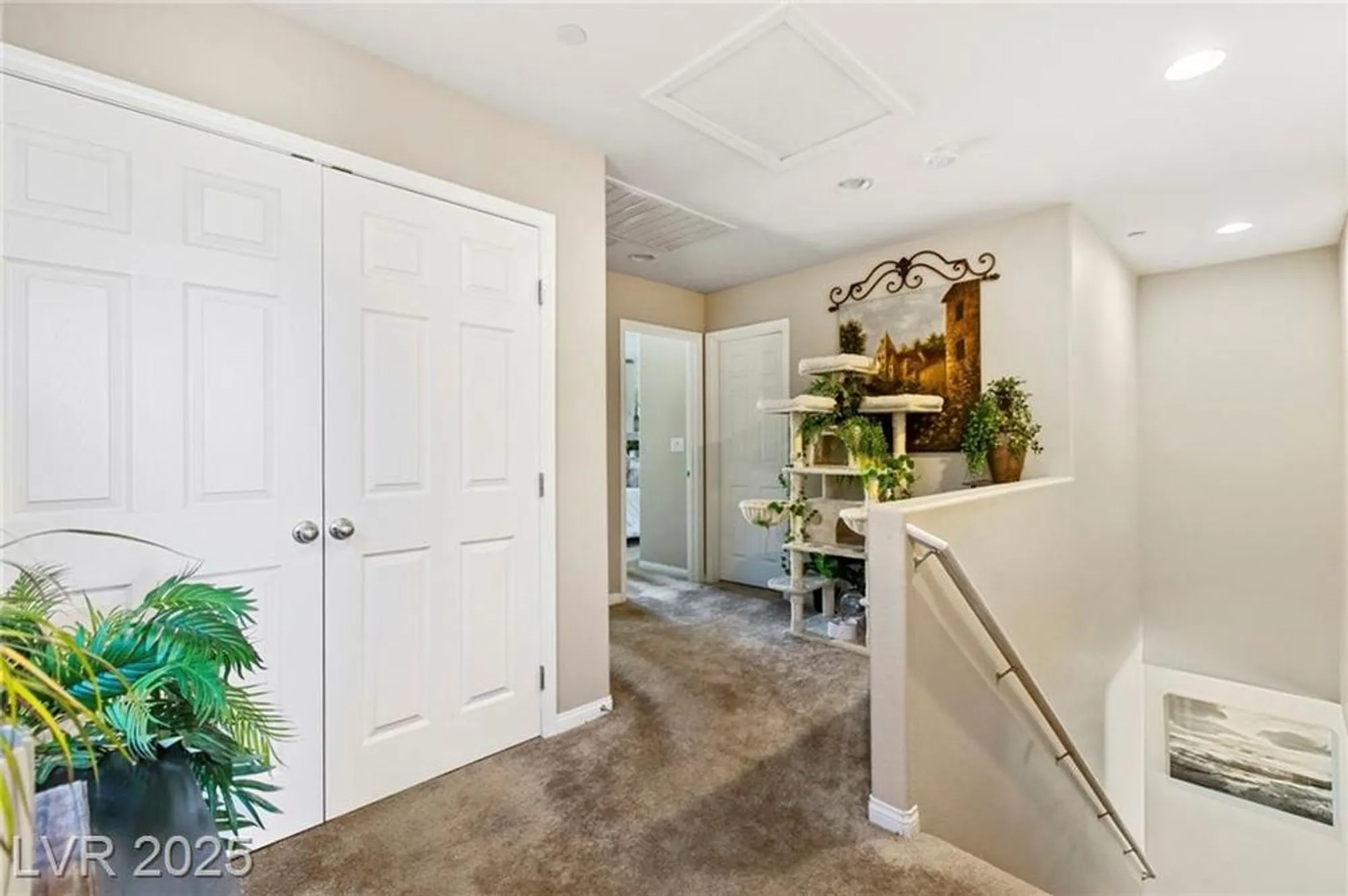Property Slideshow image 14 of 42 | 44 moon hill dr, Henderson, NV, 89011