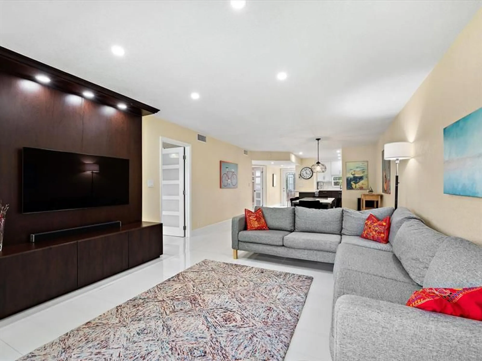 Property Slideshow image 18 of 44 | 9300 n hollybrook lake dr 303, Pembroke Pines, FL, 33025