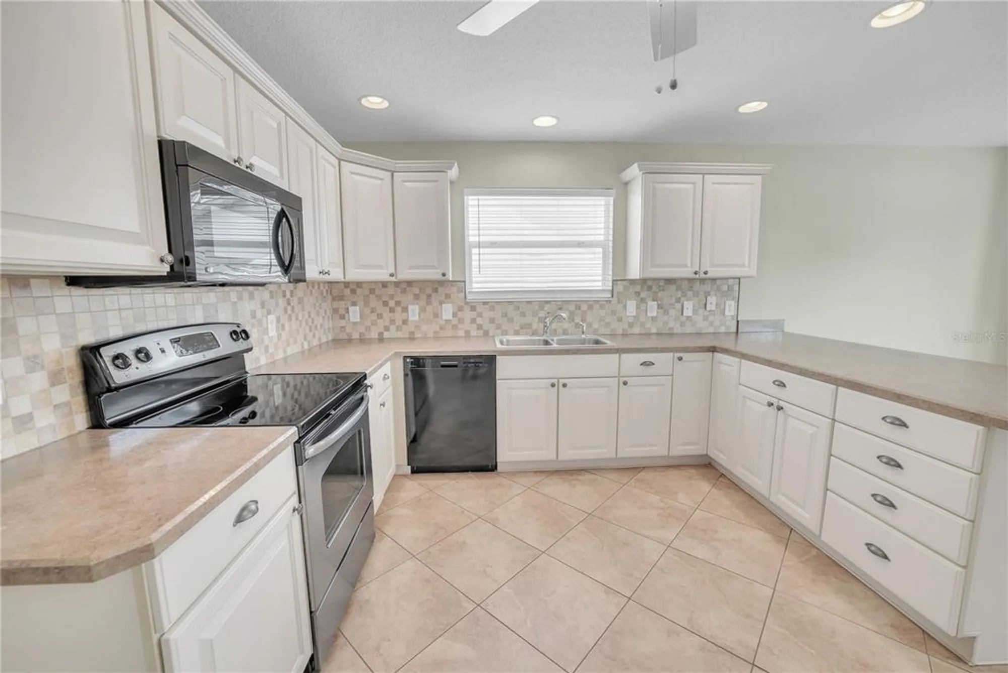 Property Slideshow image 10 of 45 | 879 astor way, The Villages, FL, 32162