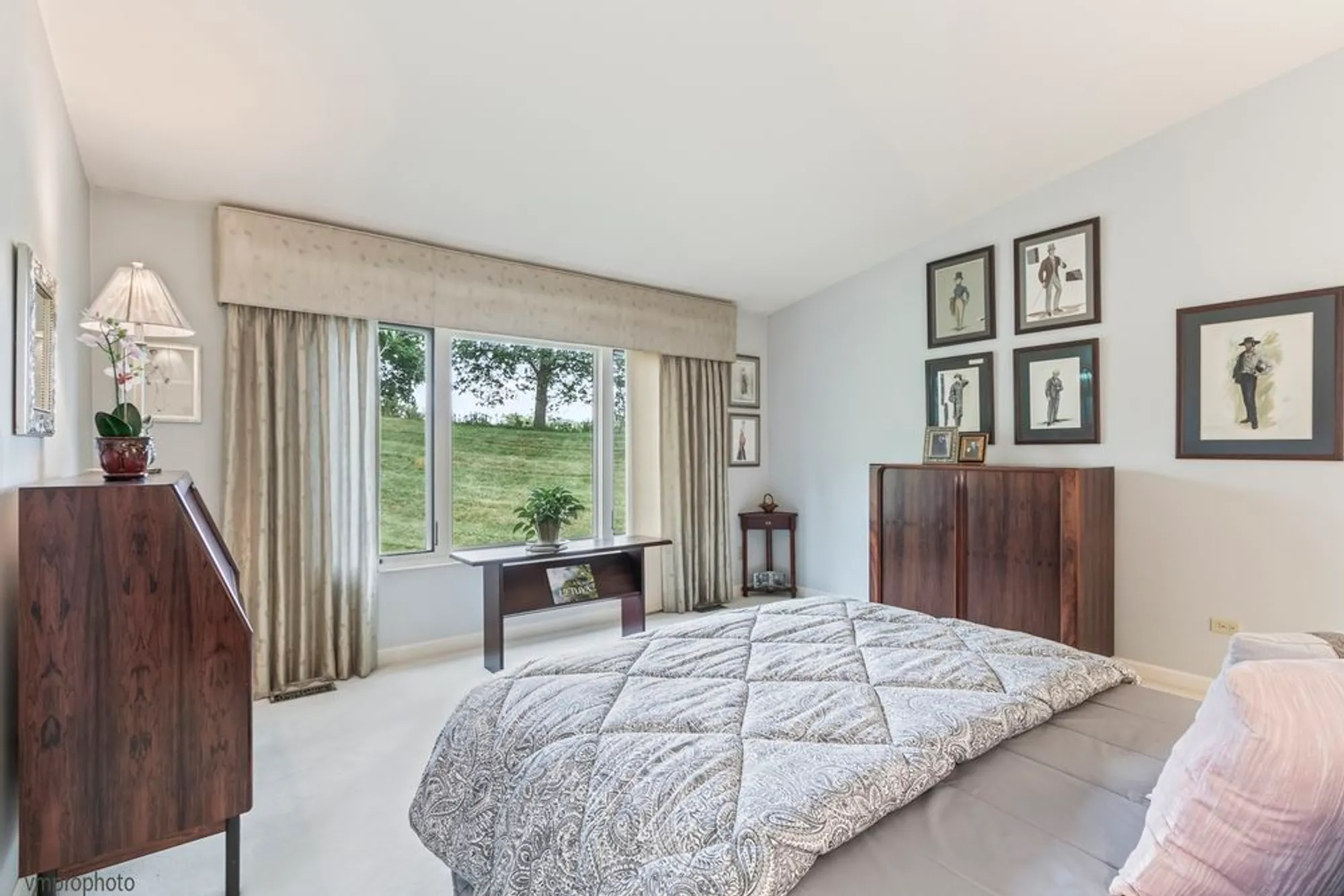 Property Slideshow image 18 of 37 | 68 thornhill ln, Lake Barrington, IL, 60010