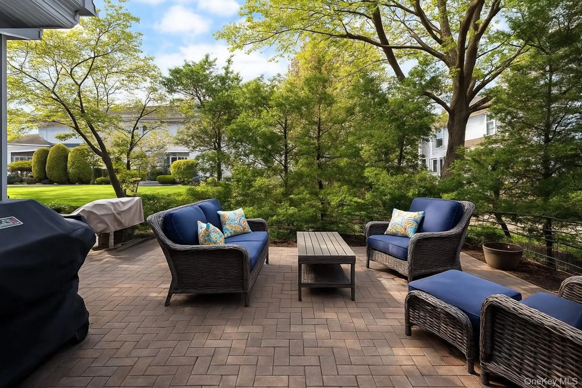 Property Slideshow image 14 of 24 | 445 bardini dr, Melville, NY, 11747