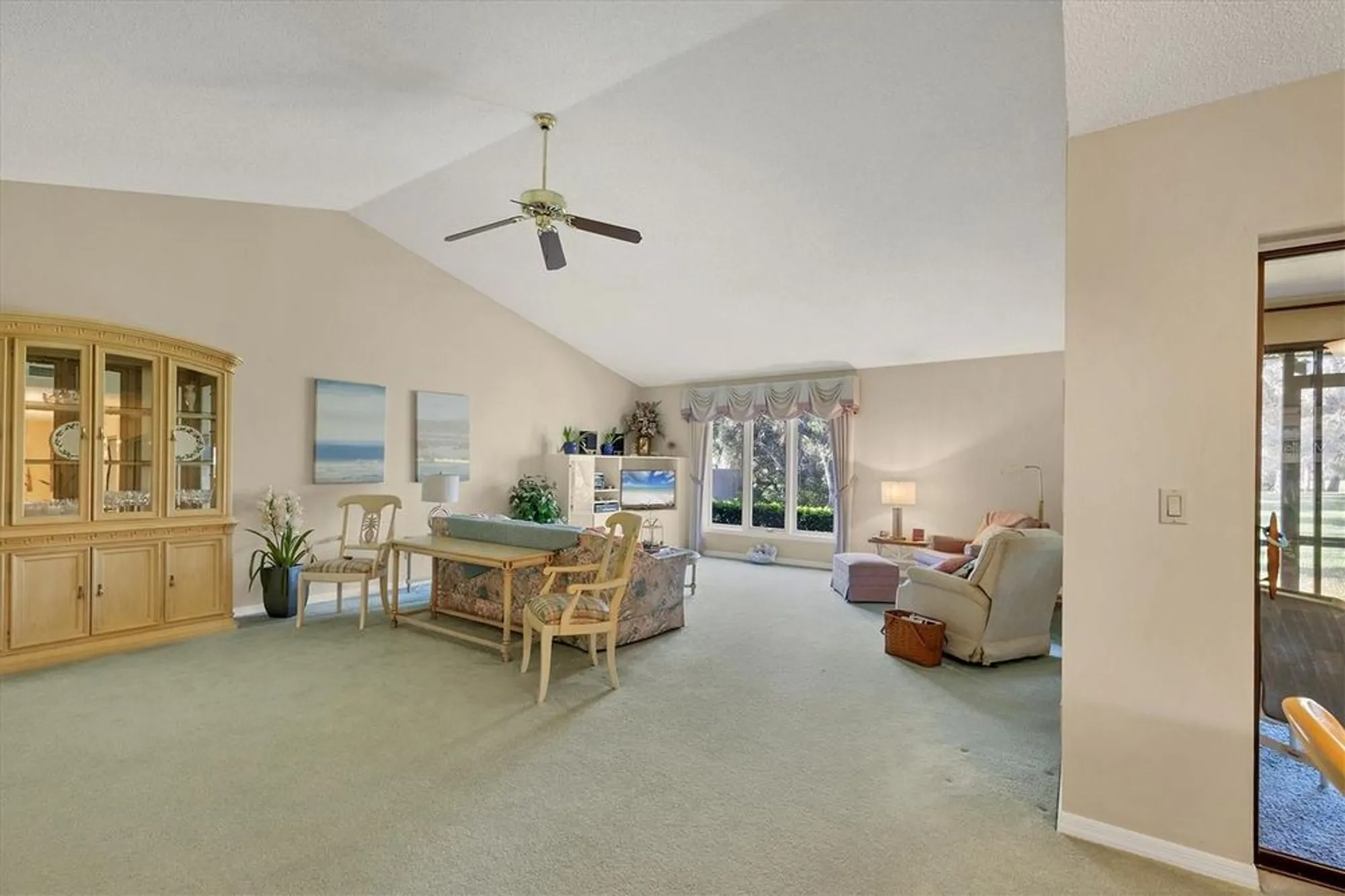 Property Slideshow image 6 of 59 | 3825 wilshire cir 1, Sarasota, FL, 34238