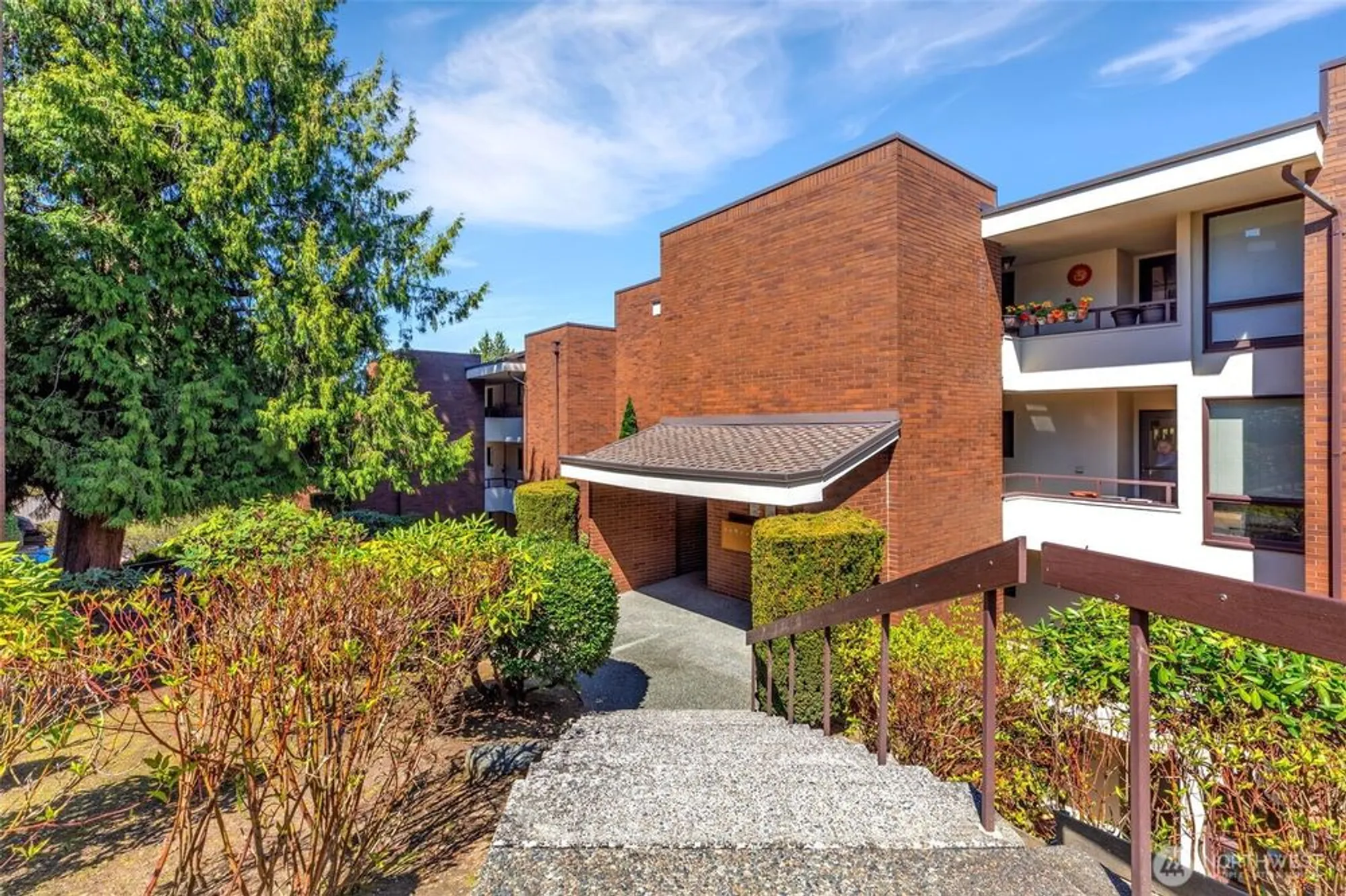 Property Slideshow image 10 of 39 | 10911 glen acres dr d, Seattle, WA, 98168