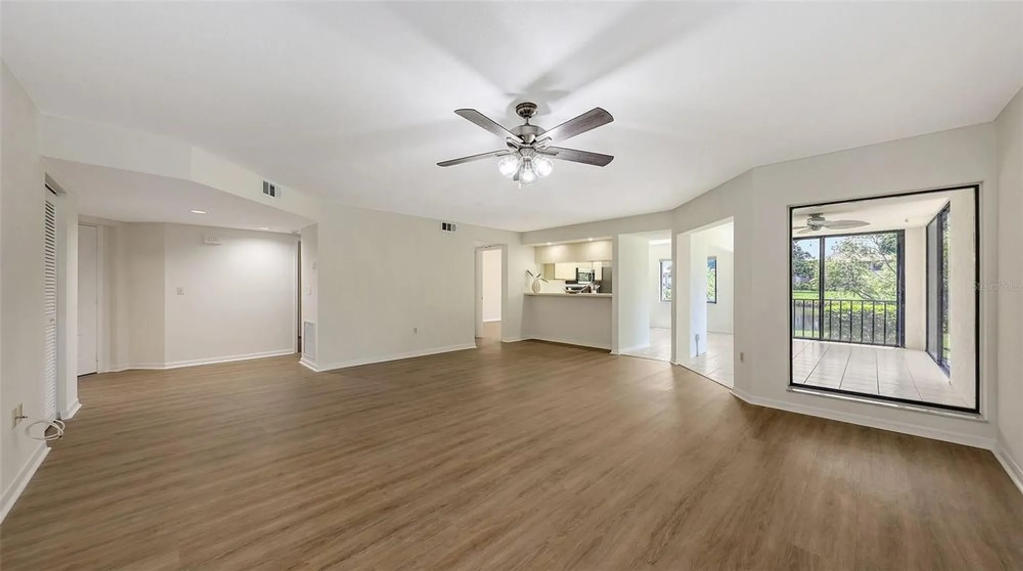 Property Slideshow image 8 of 39 | 5223 heron way # 104, Sarasota, FL, 34231