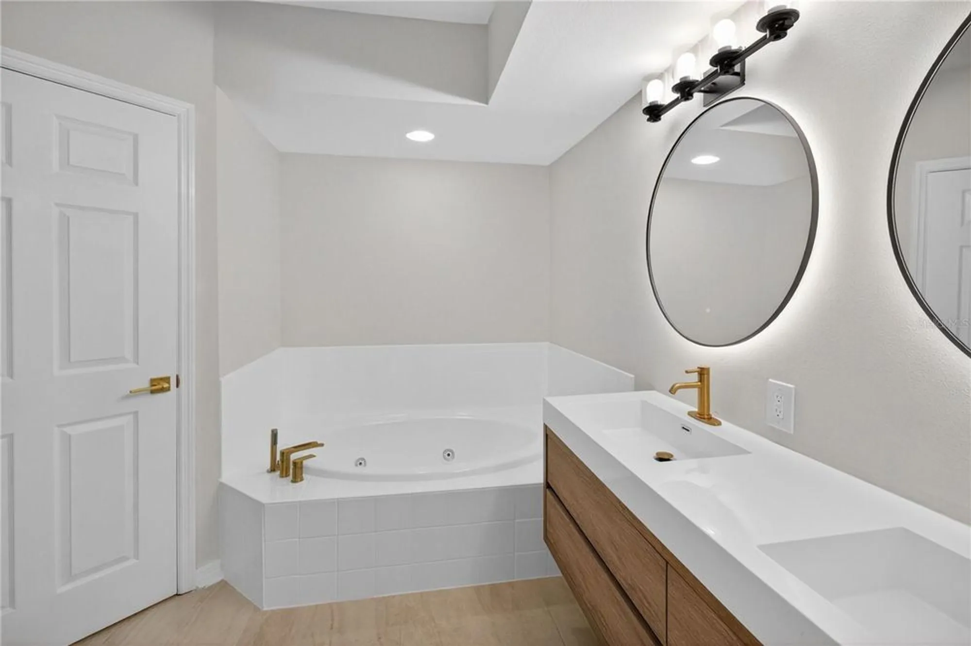 Property Slideshow image 39 of 59 | 5430 eagles point cir 202, Sarasota, FL, 34231