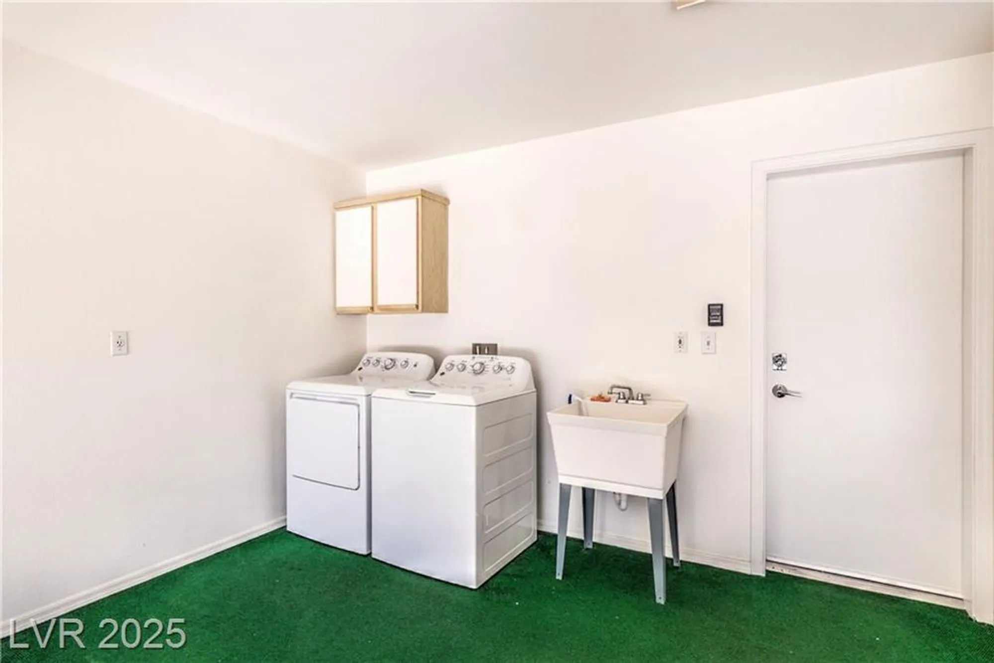 Property Slideshow image 26 of 57 | 10004 heyfield dr, Las Vegas, NV, 89134