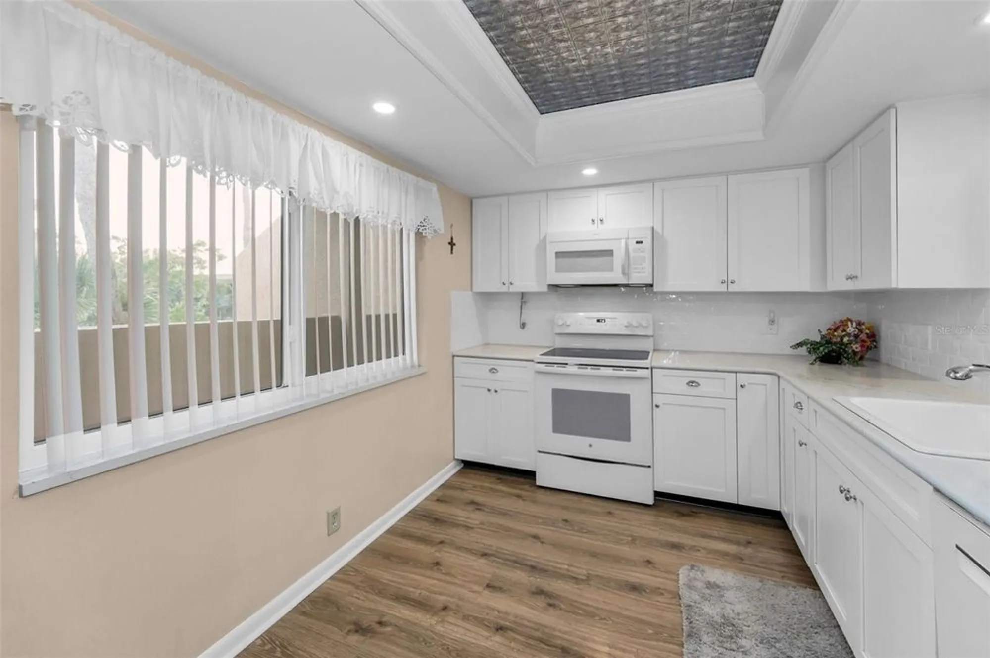 Property Slideshow image 8 of 57 | 3062 eastland blvd unit 402, Clearwater, FL, 33761