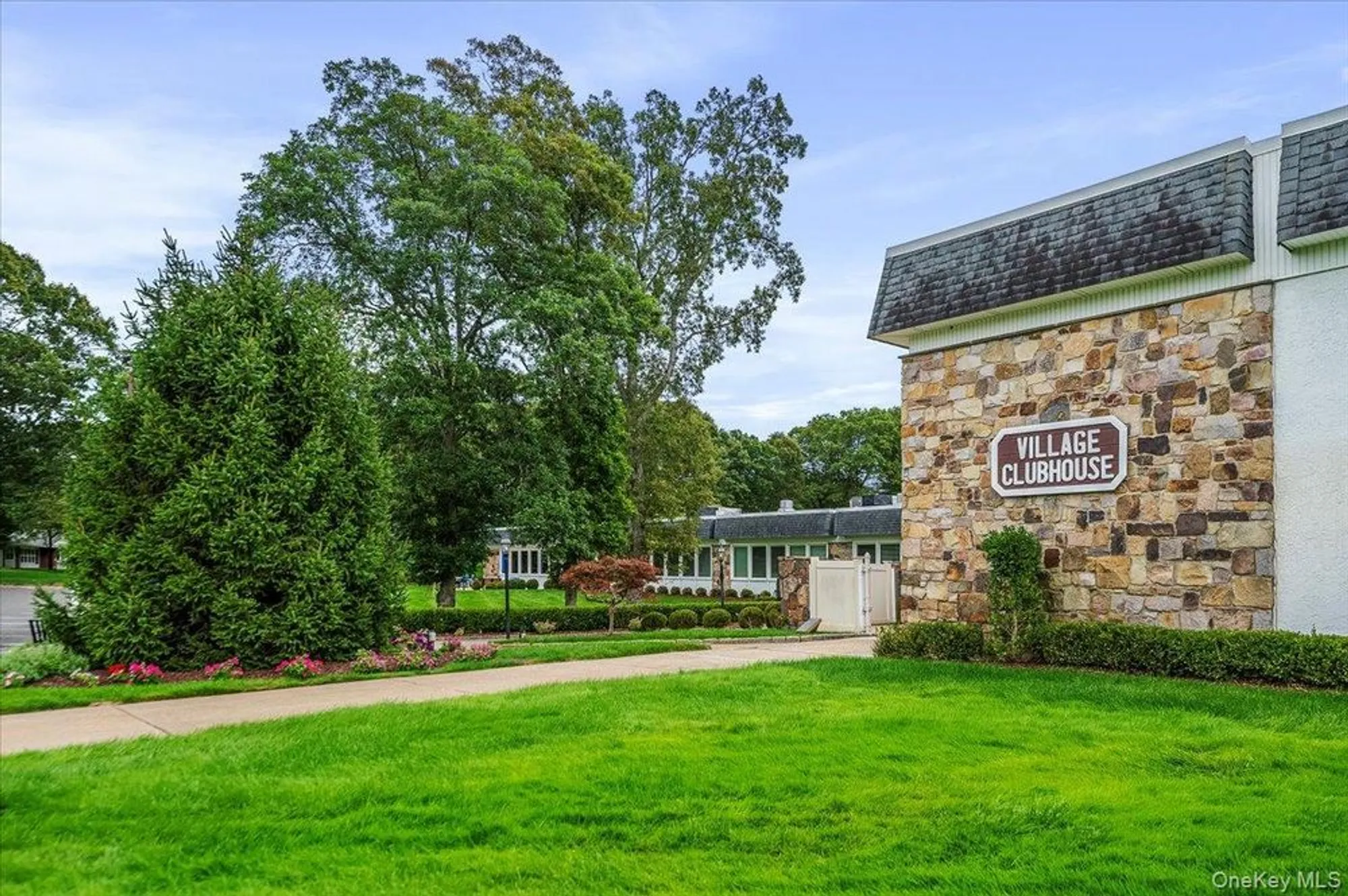 Property Slideshow image 20 of 23 | 48 trent ct b, Ridge, NY, 11961