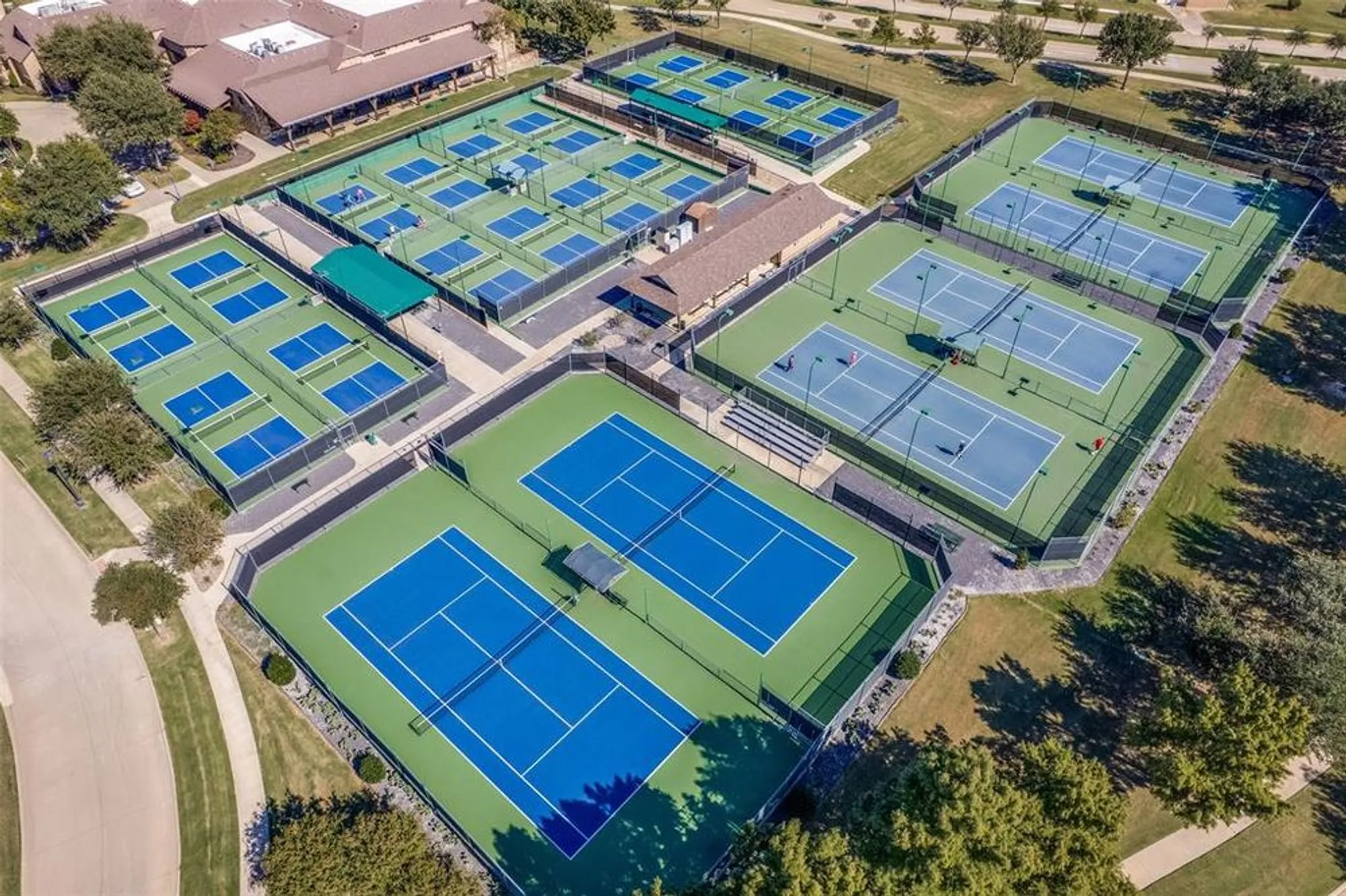 Property Slideshow image 34 of 36 | 9900 silver rock way, Denton, TX, 76207