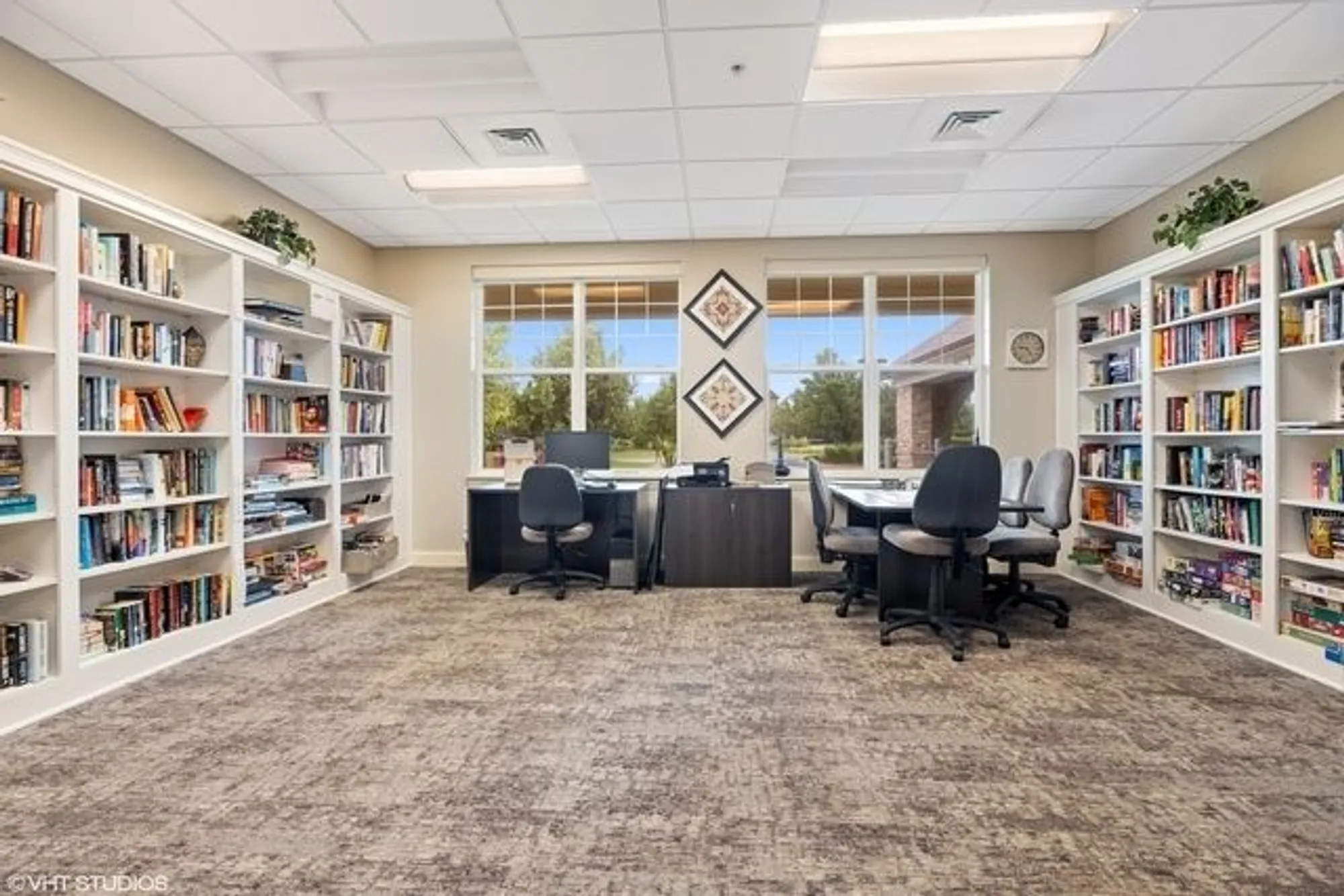 Property Slideshow image 35 of 44 | 2905 normandy cir, Naperville, IL, 60564