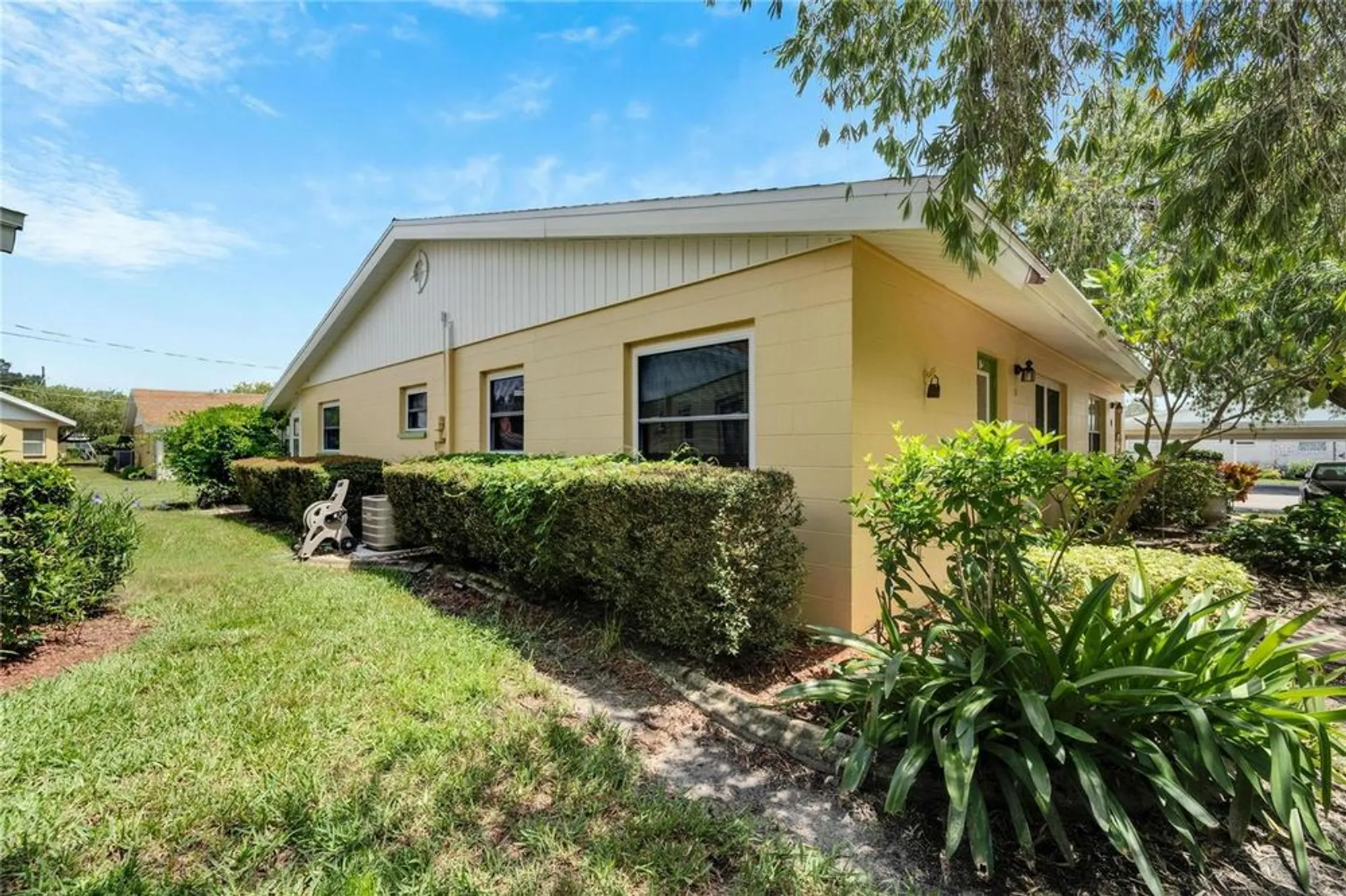Property Slideshow image 21 of 54 | 401 dorchester pl 58, Sun City Center, FL, 33573
