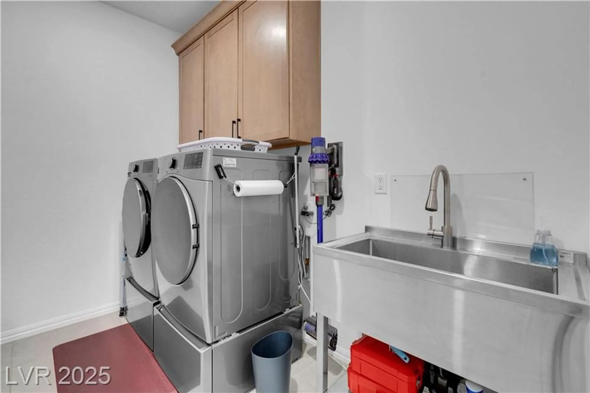 Property Slideshow image 50 of 69 | 124 lake oasis st, Henderson, NV, 89011