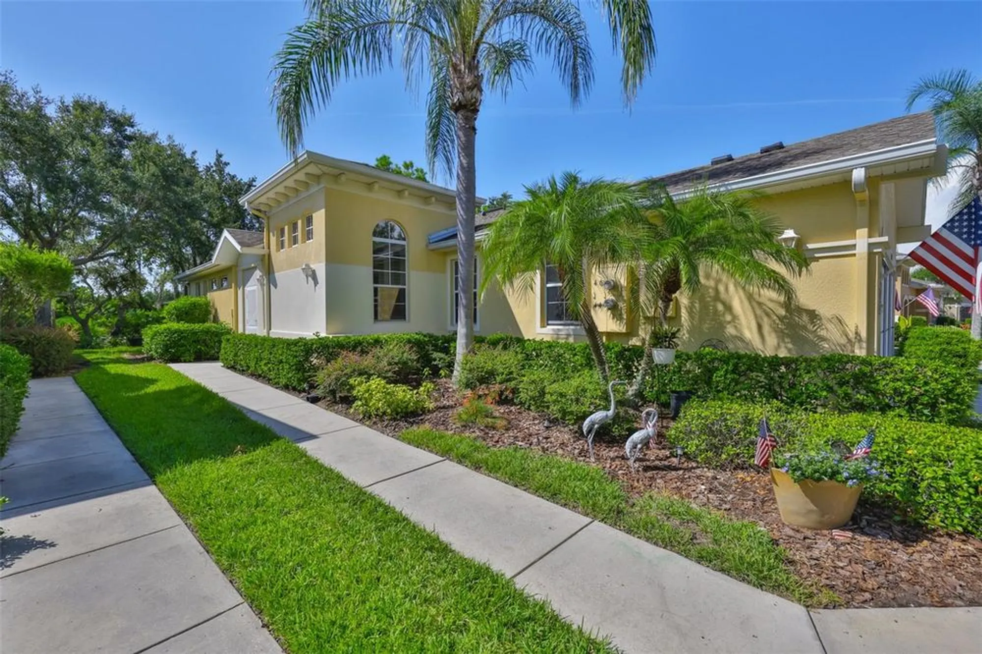 Property Slideshow image 39 of 63 | 2044 sifield greens way, Sun City Center, FL, 33573