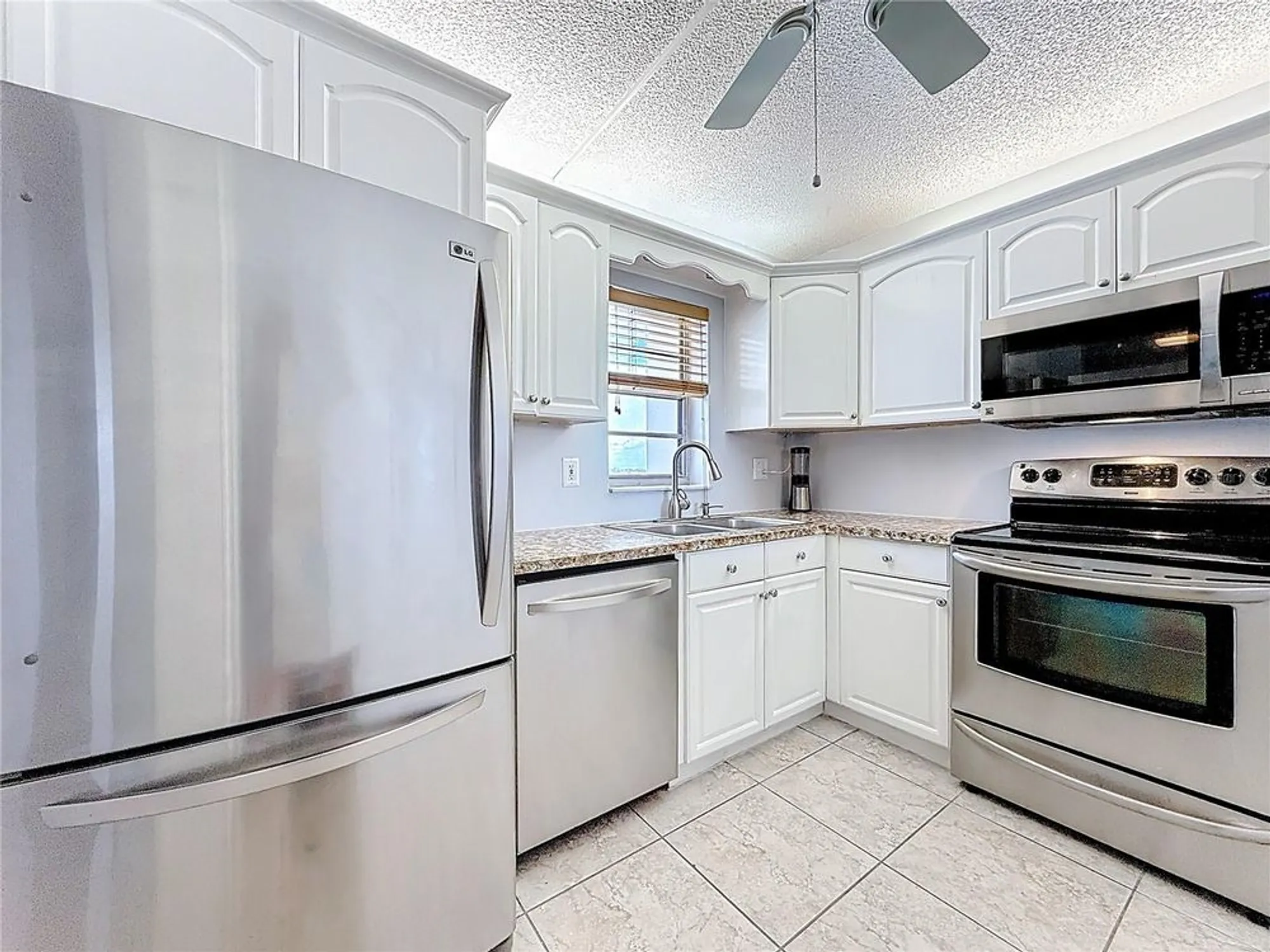 Property Slideshow image 8 of 62 | 7625 sun island dr 307, South Pasadena, FL, 33707